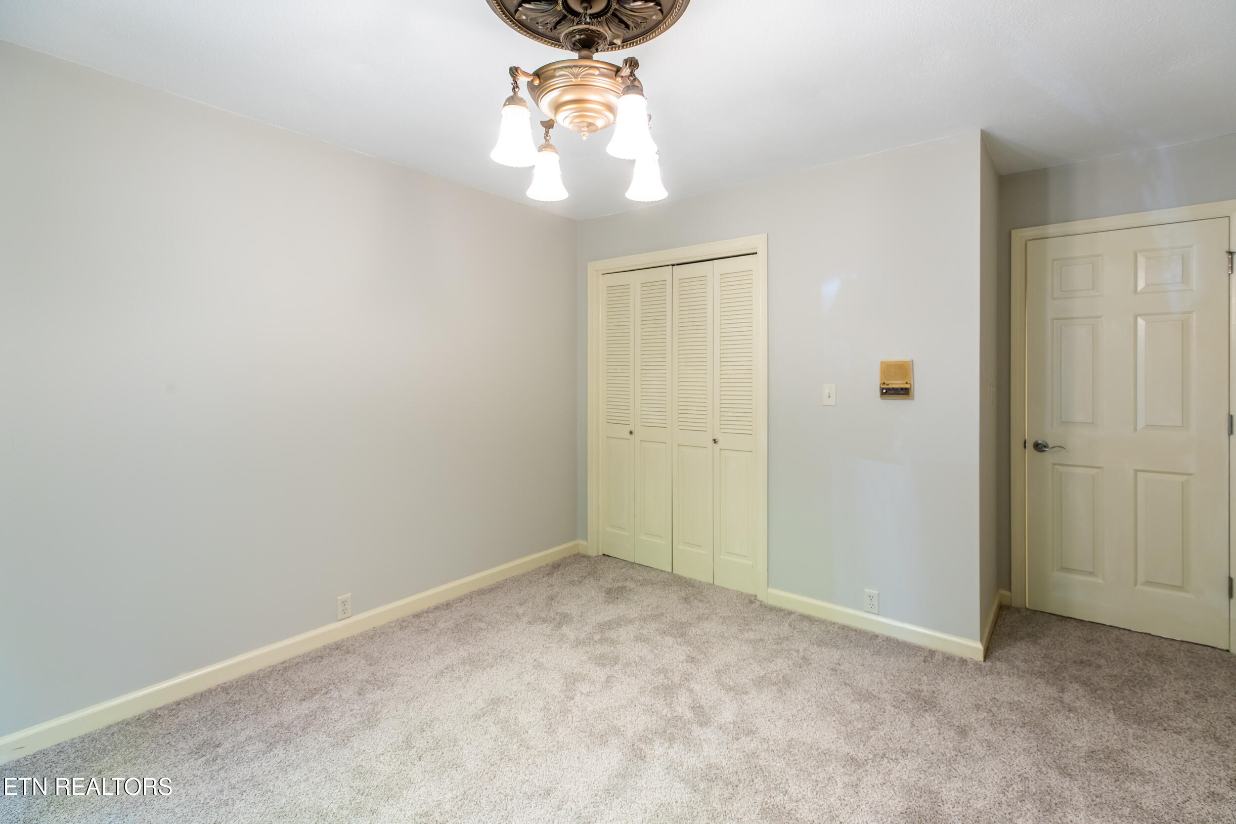 288 S S. SHOREWOOD LN Drive