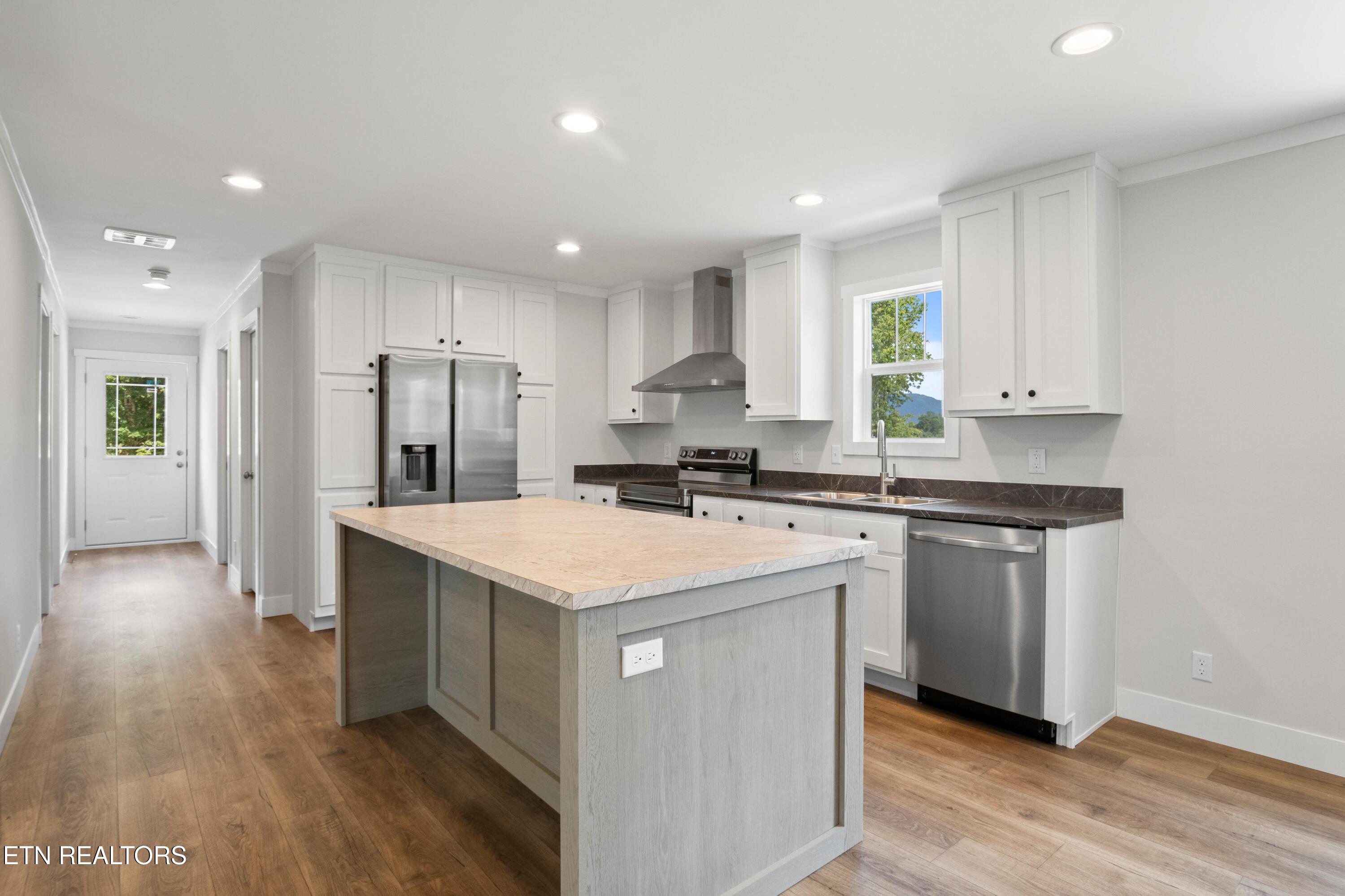 721 Davis Chapel Rd, LaFollette