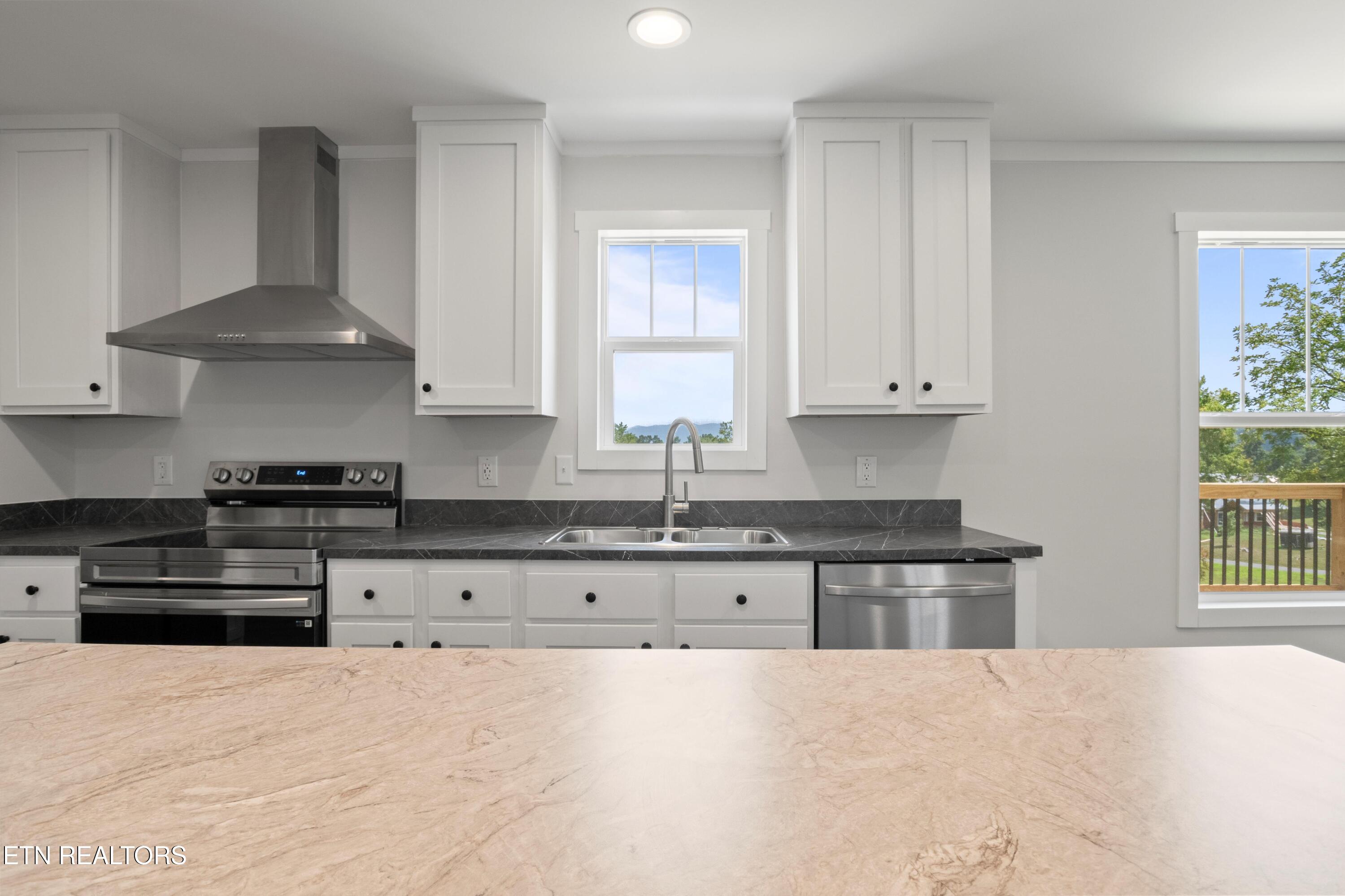 721 Davis Chapel Rd, LaFollette