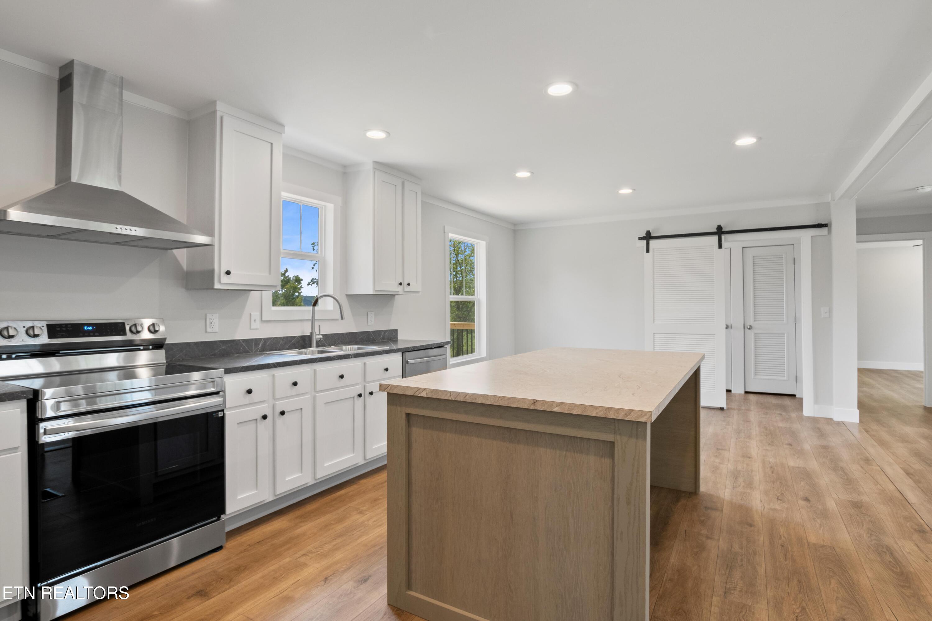 721 Davis Chapel Rd, LaFollette