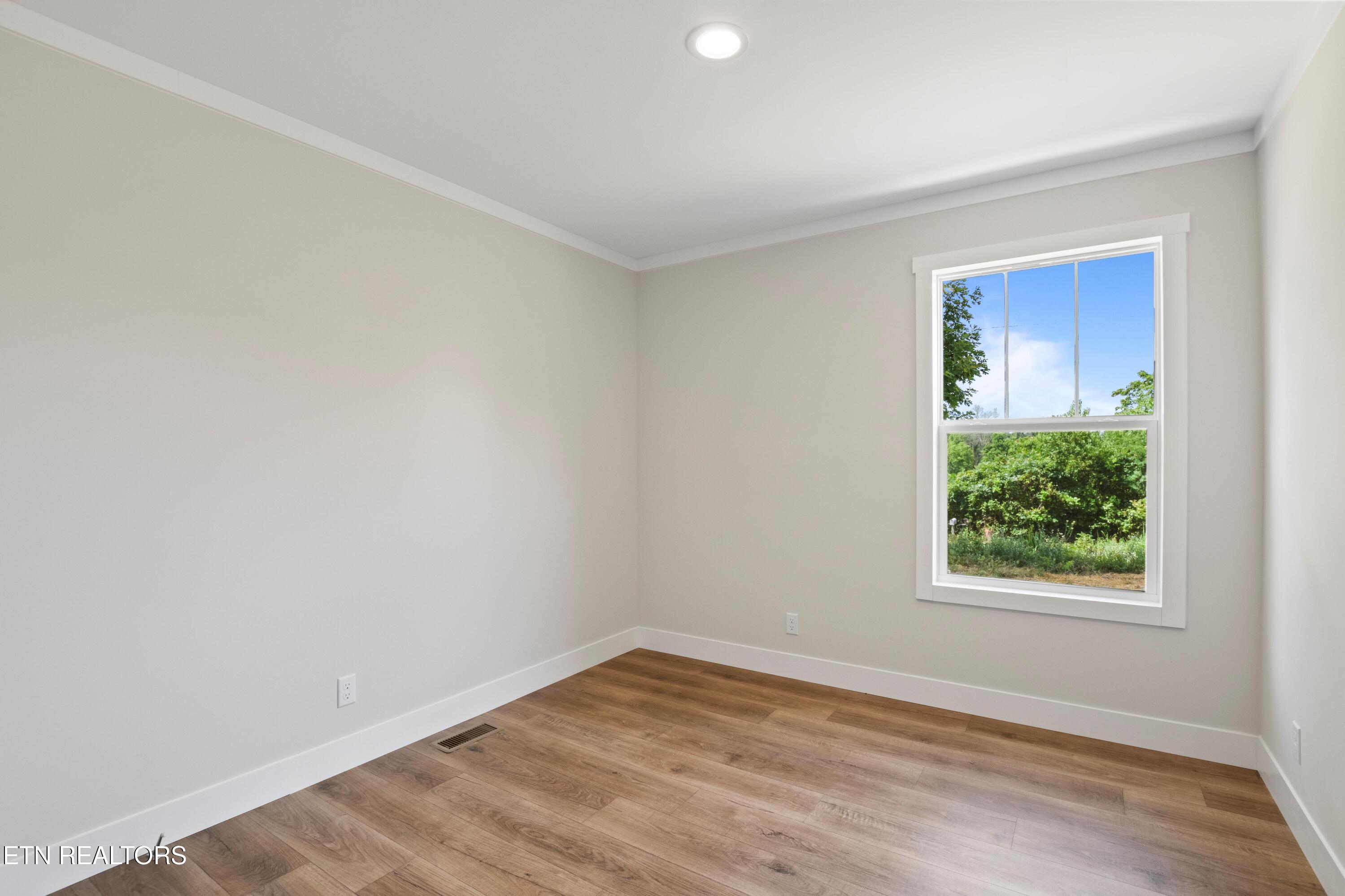 721 Davis Chapel Rd, LaFollette