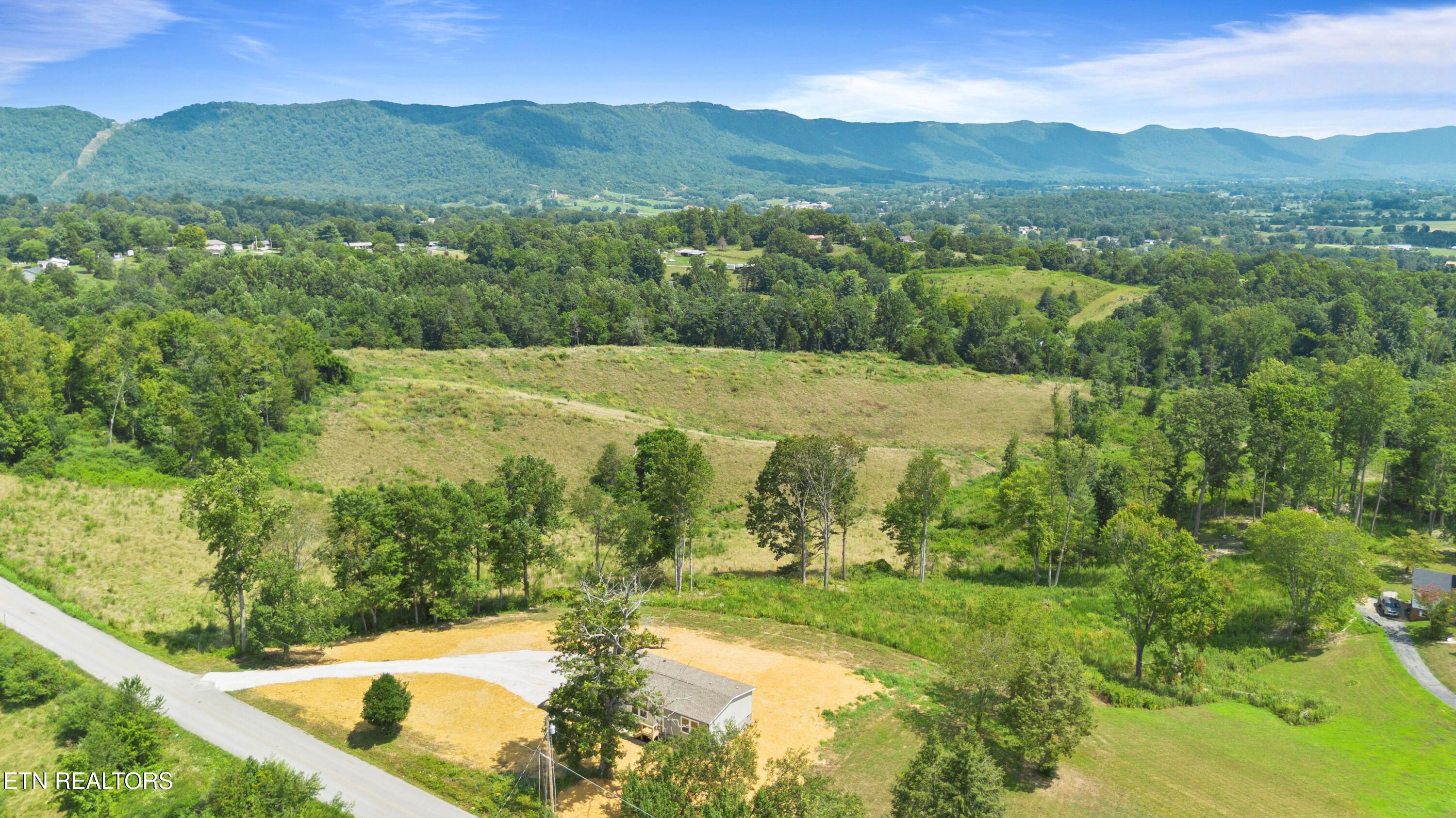 721 Davis Chapel Rd, LaFollette