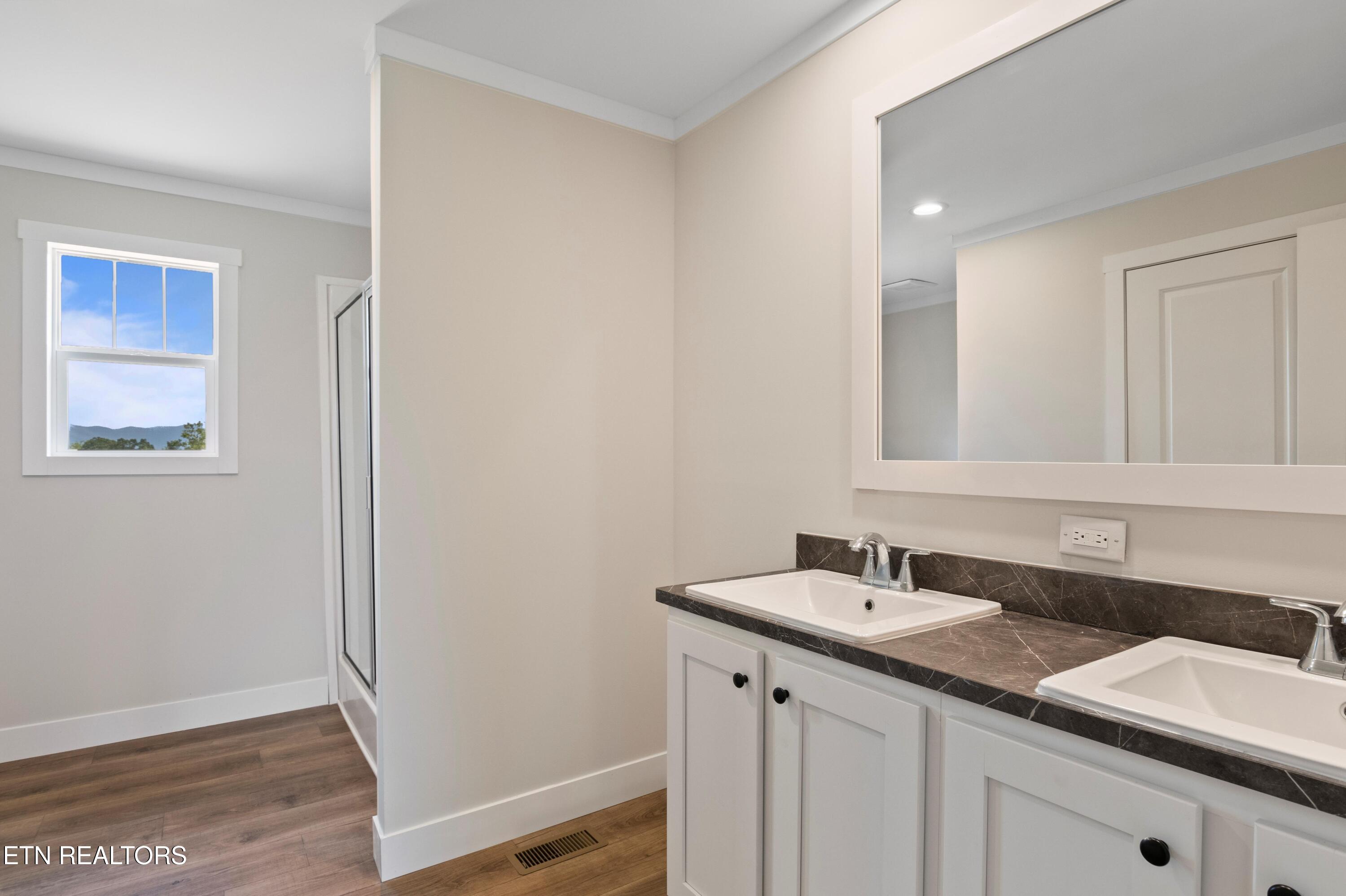 721 Davis Chapel Rd, LaFollette