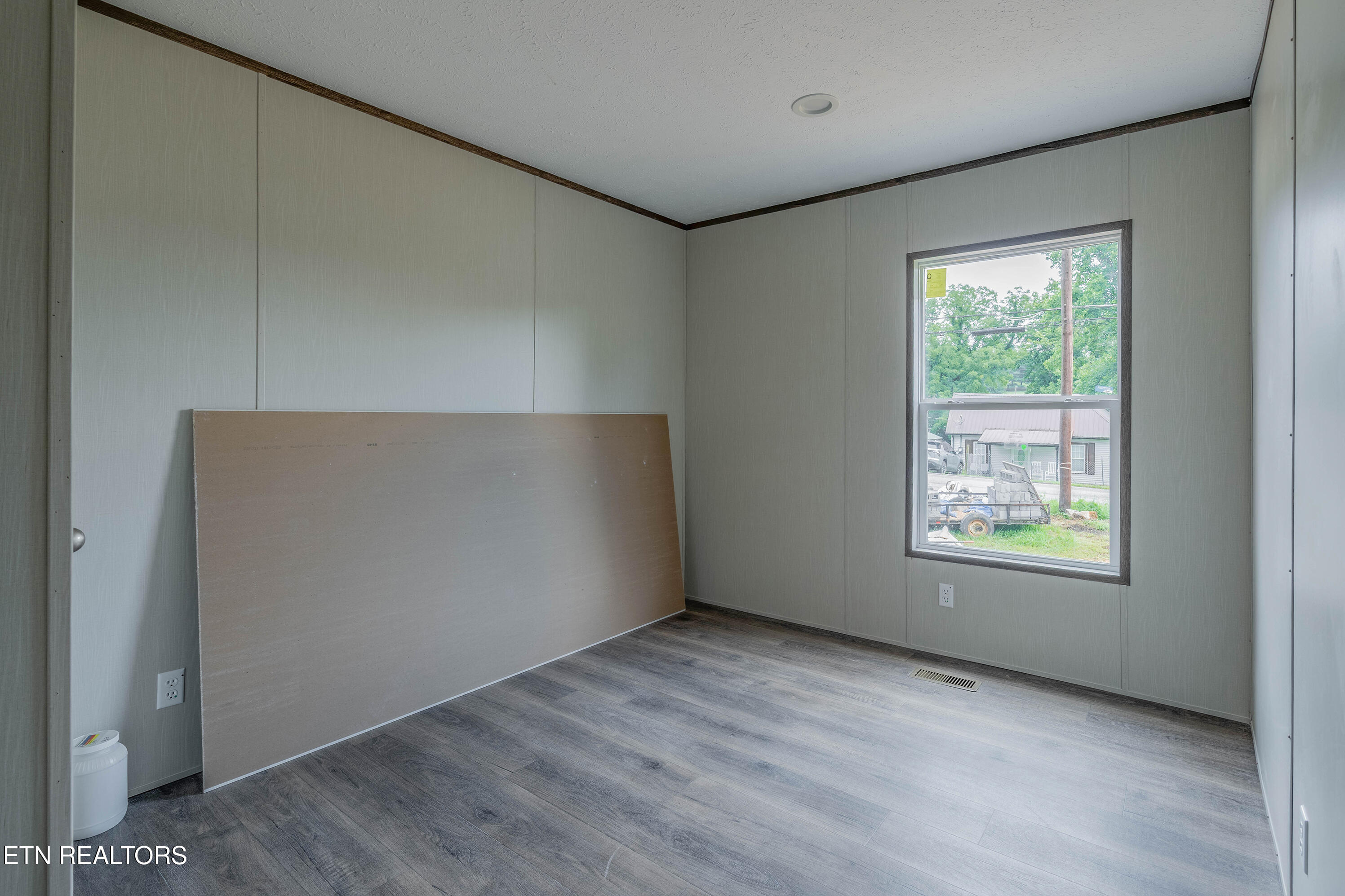 505 E Hemlock St, LaFollette