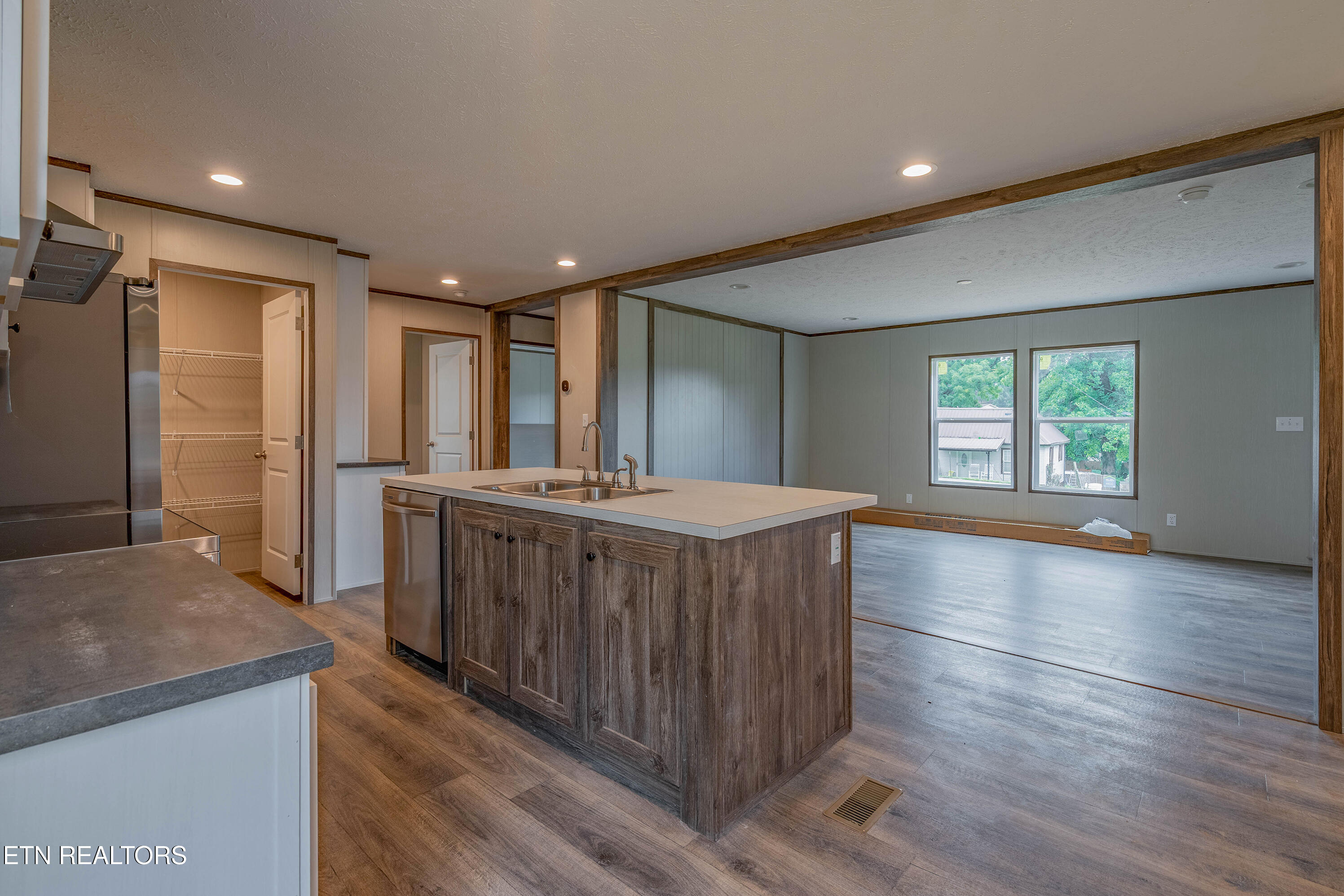 505 E Hemlock St, LaFollette