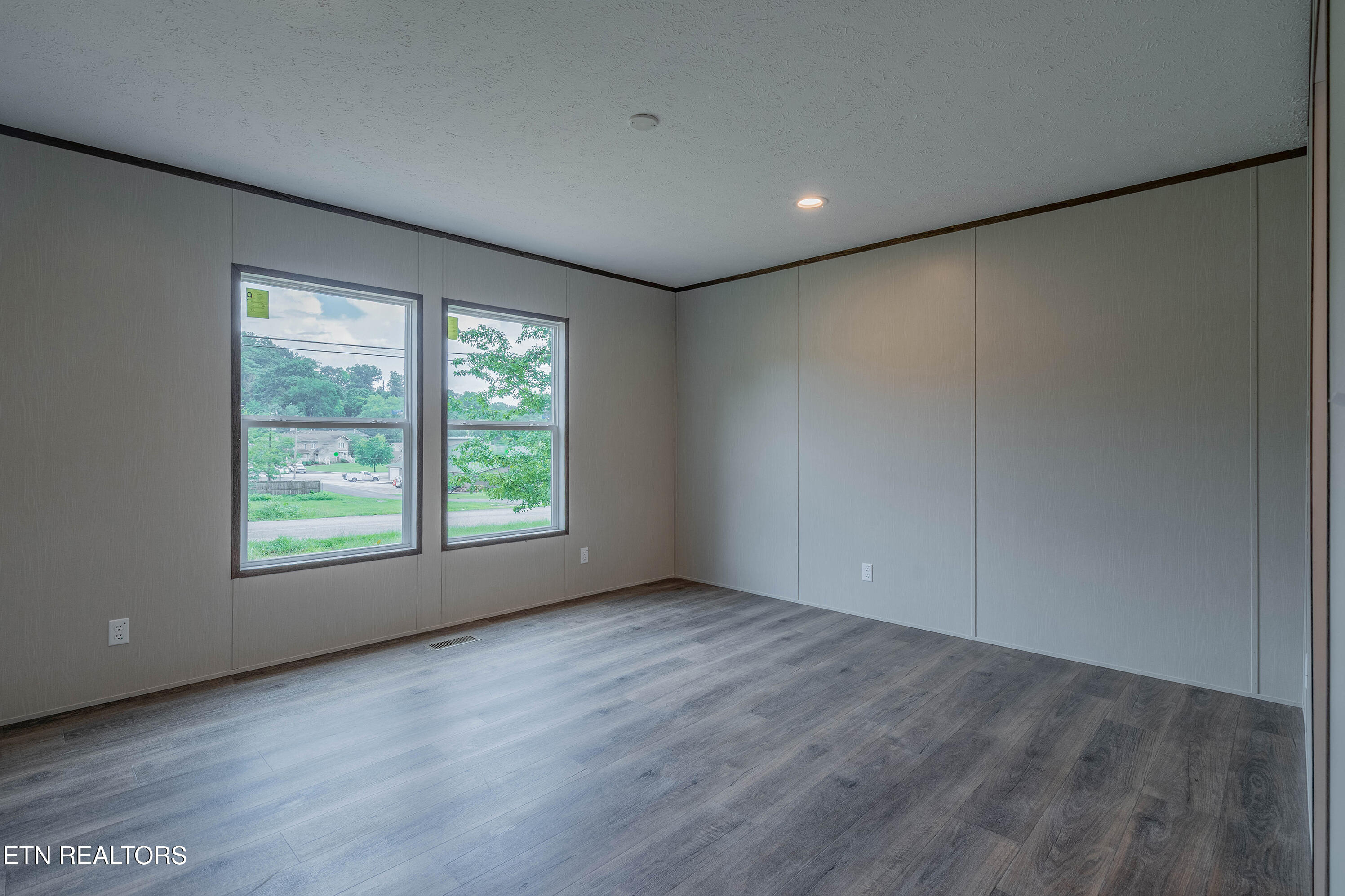 505 E Hemlock St, LaFollette