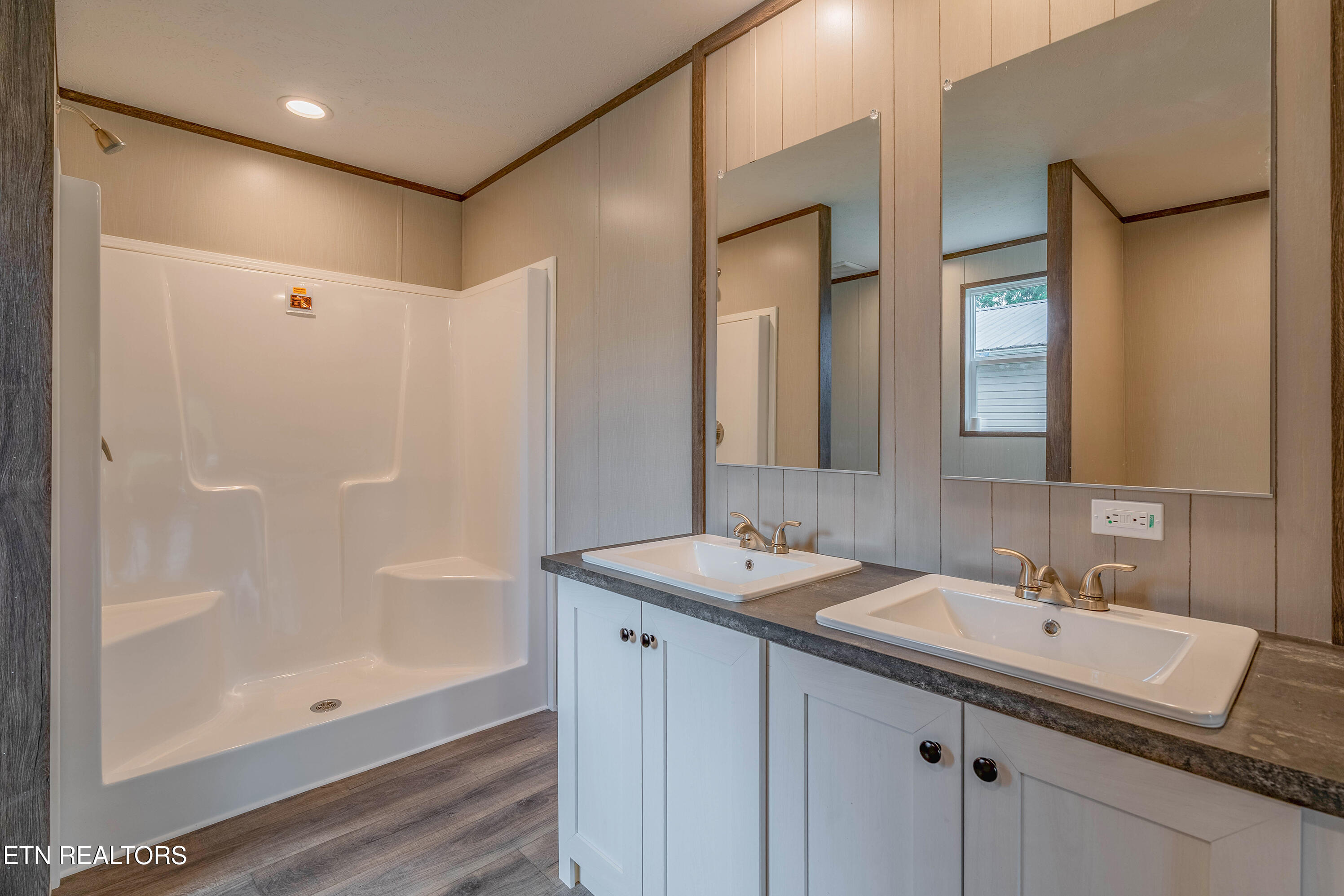 505 E Hemlock St, LaFollette