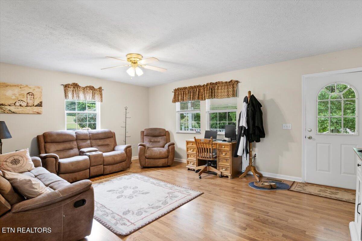 286 Lewis White Lane, LaFollette