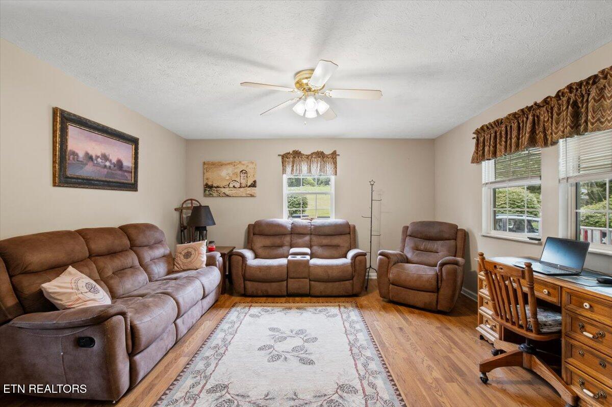 286 Lewis White Lane, LaFollette