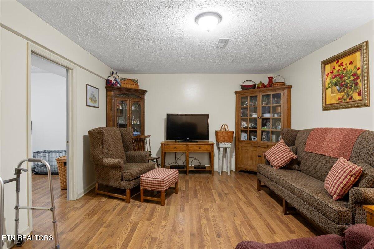 286 Lewis White Lane, LaFollette