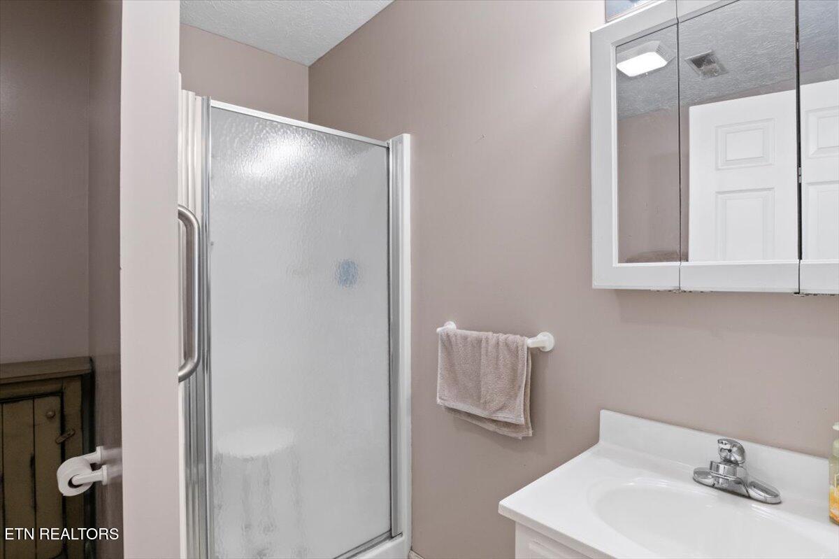 286 Lewis White Lane, LaFollette