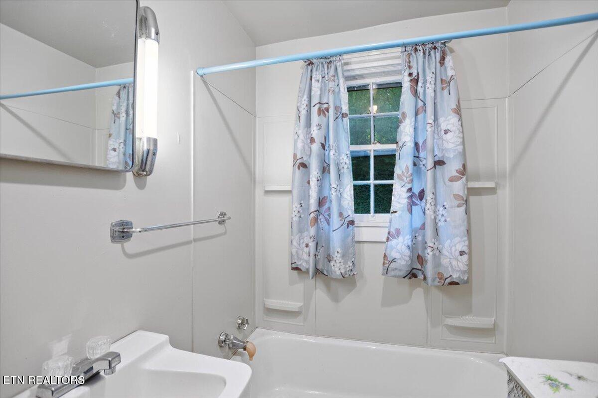 409 N 8th St, LaFollette