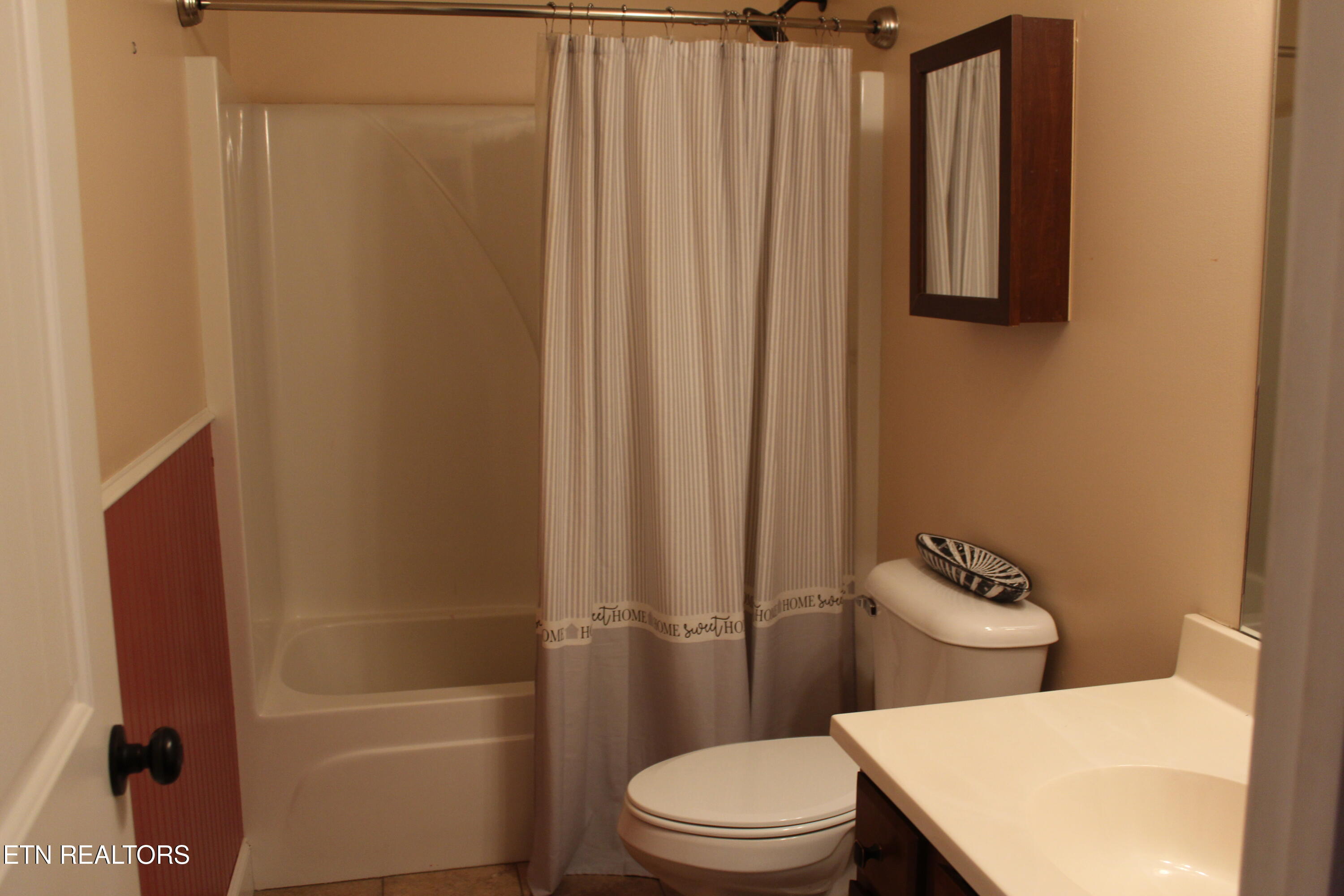 125 WEST Drive, LaFollette