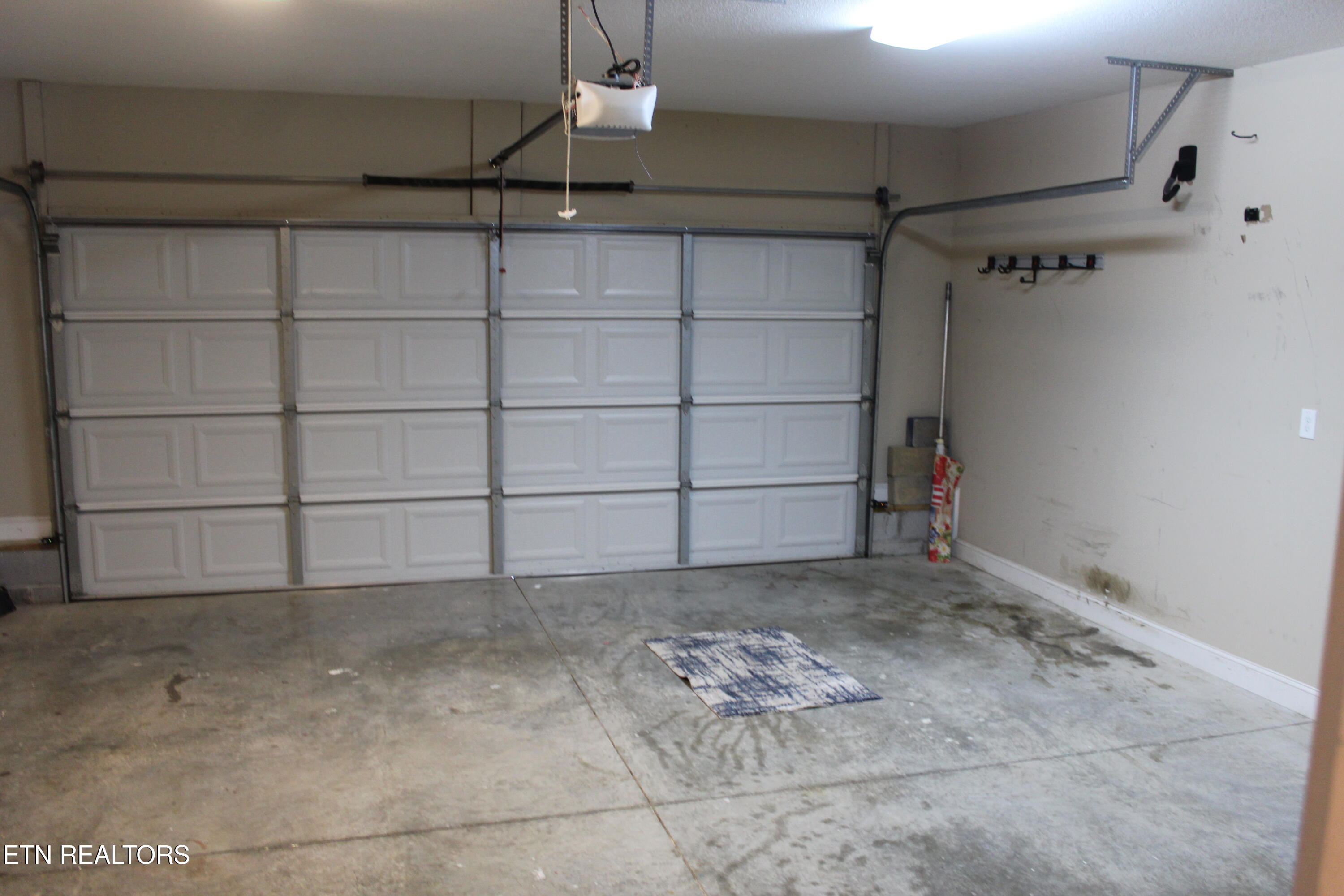 125 WEST Drive, LaFollette