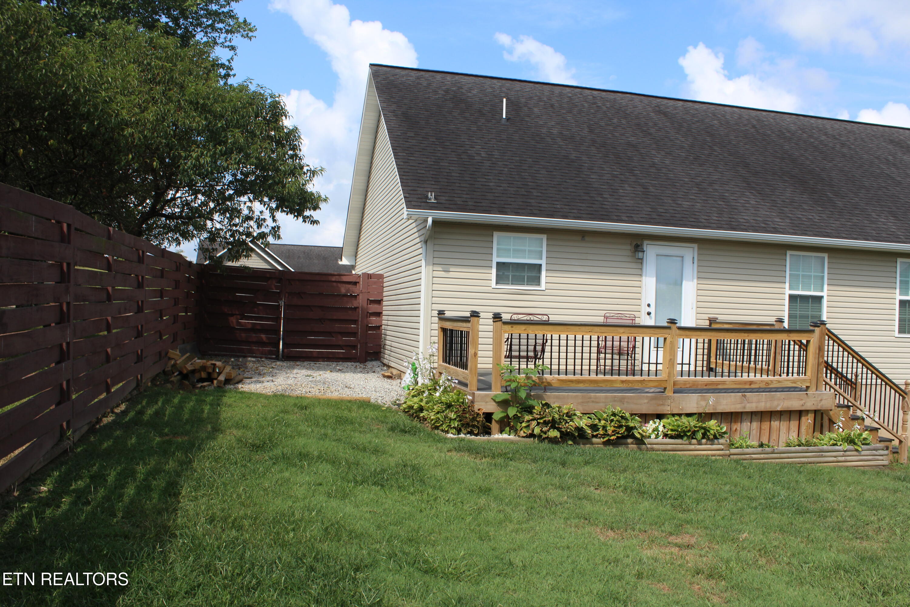 125 WEST Drive, LaFollette