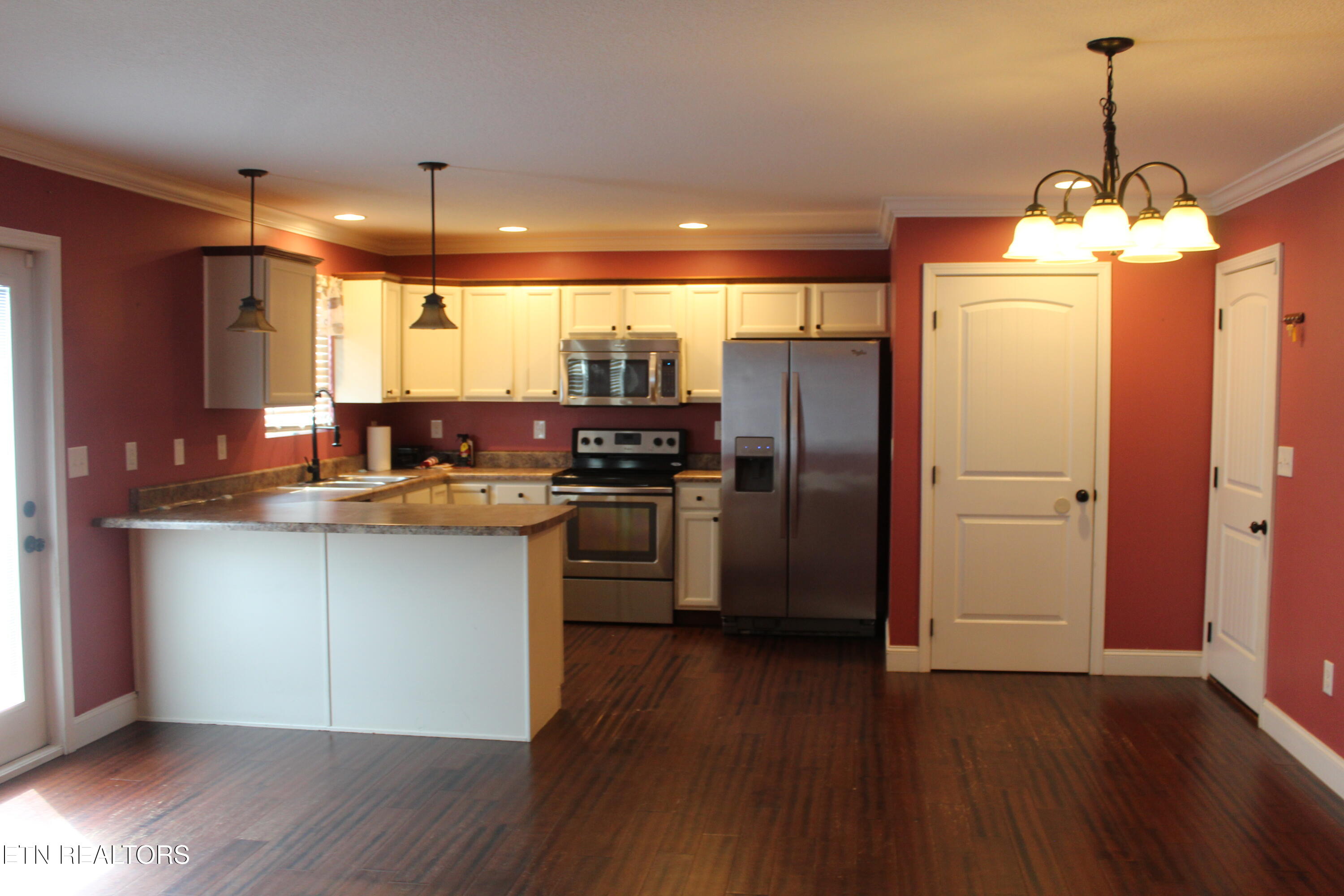 125 WEST Drive, LaFollette