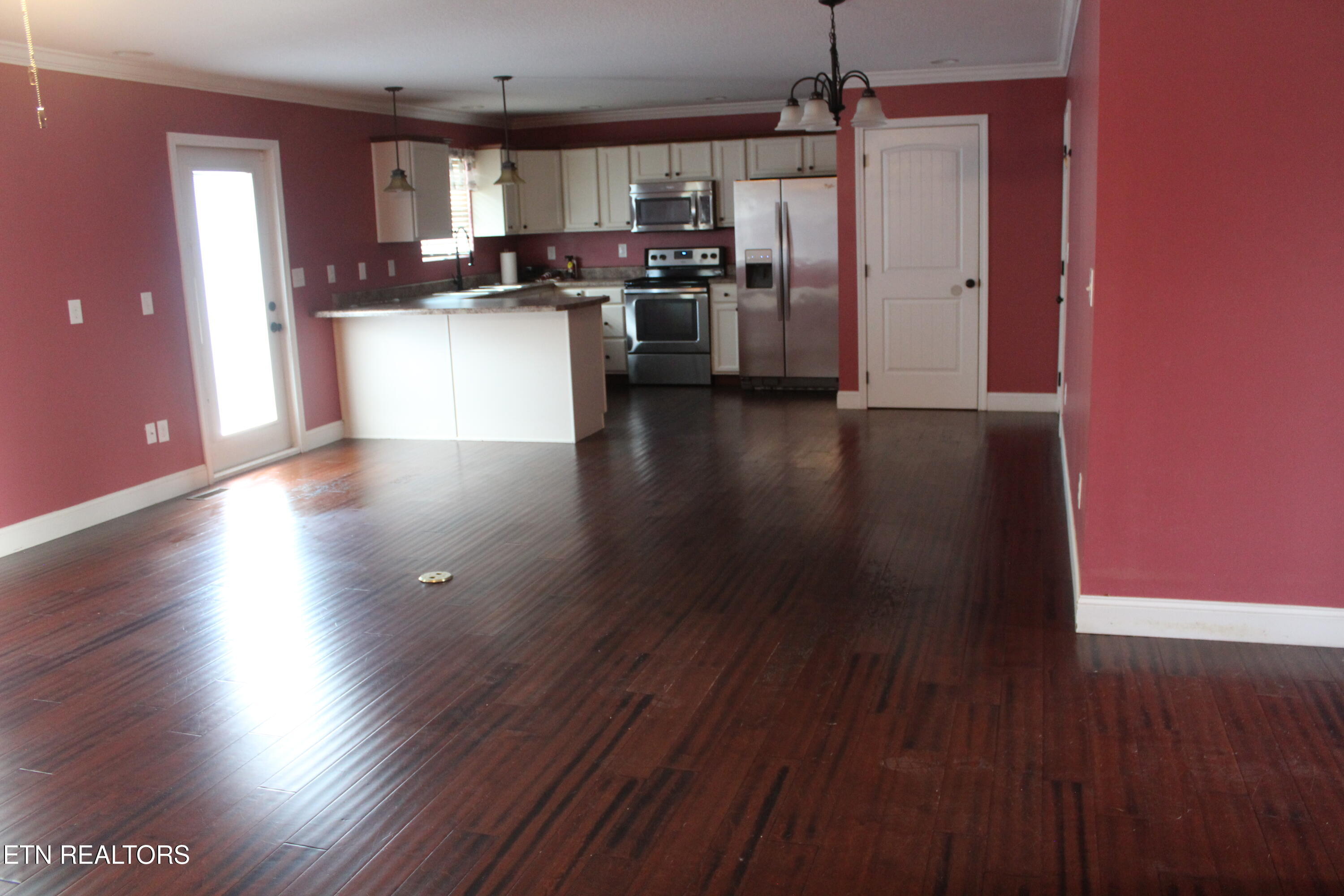 125 WEST Drive, LaFollette