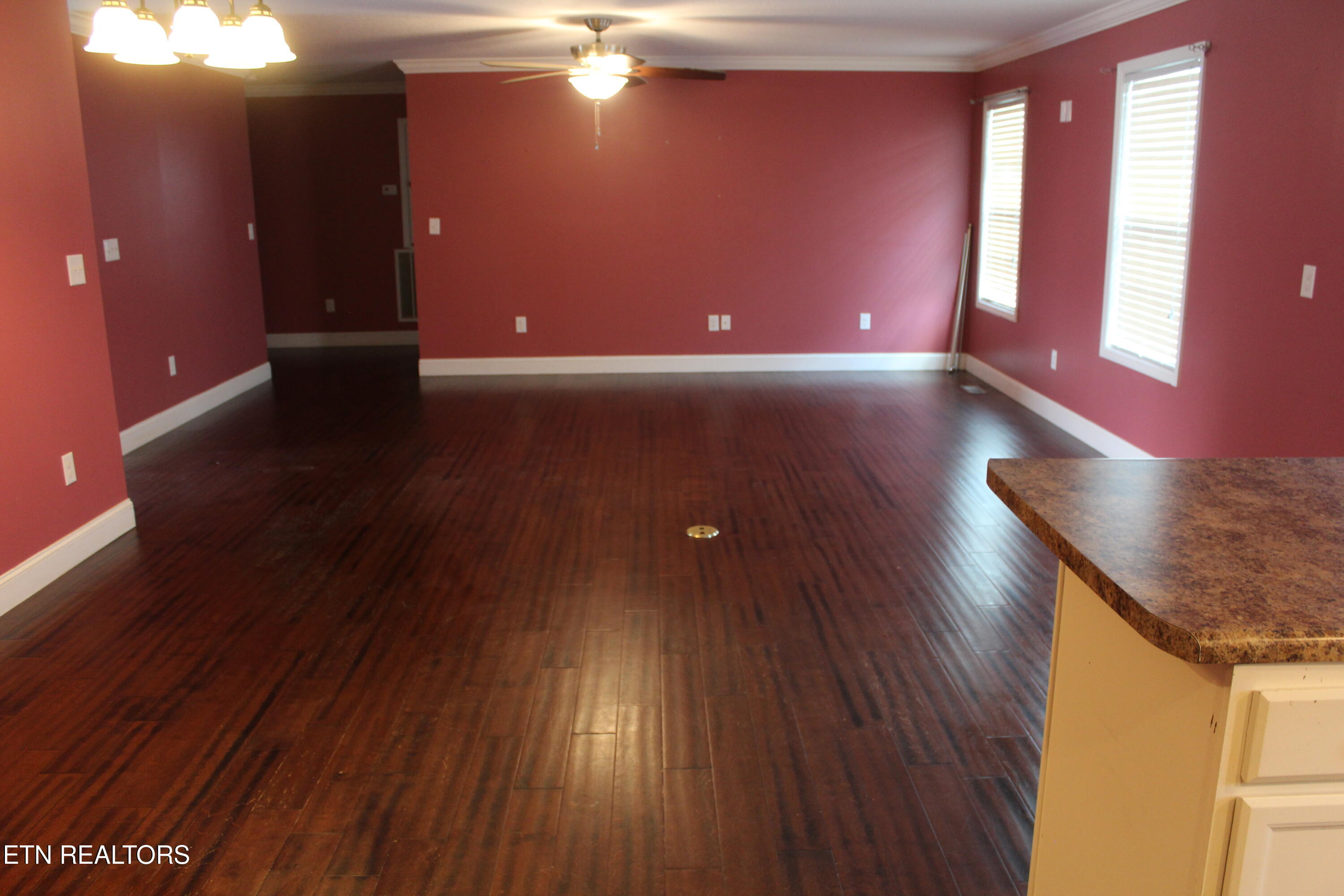 125 WEST Drive, LaFollette