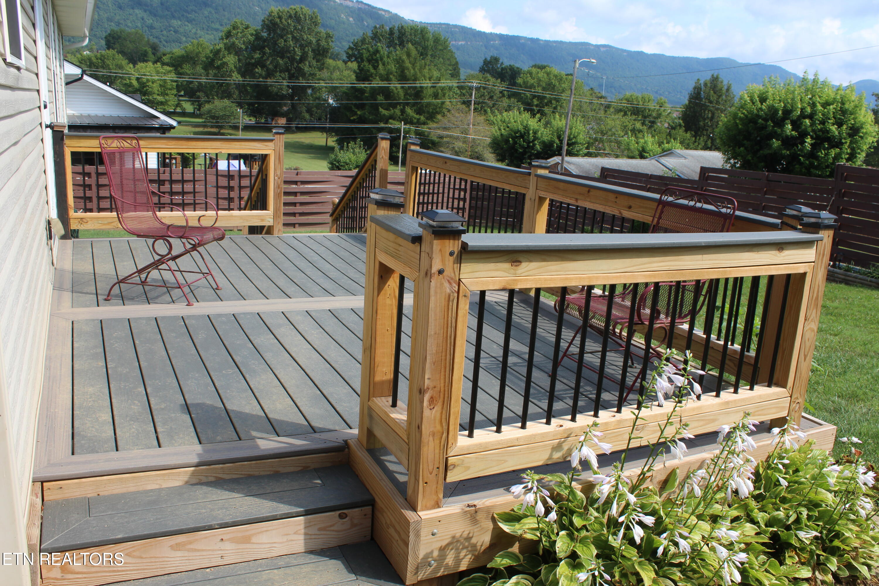 125 WEST Drive, LaFollette