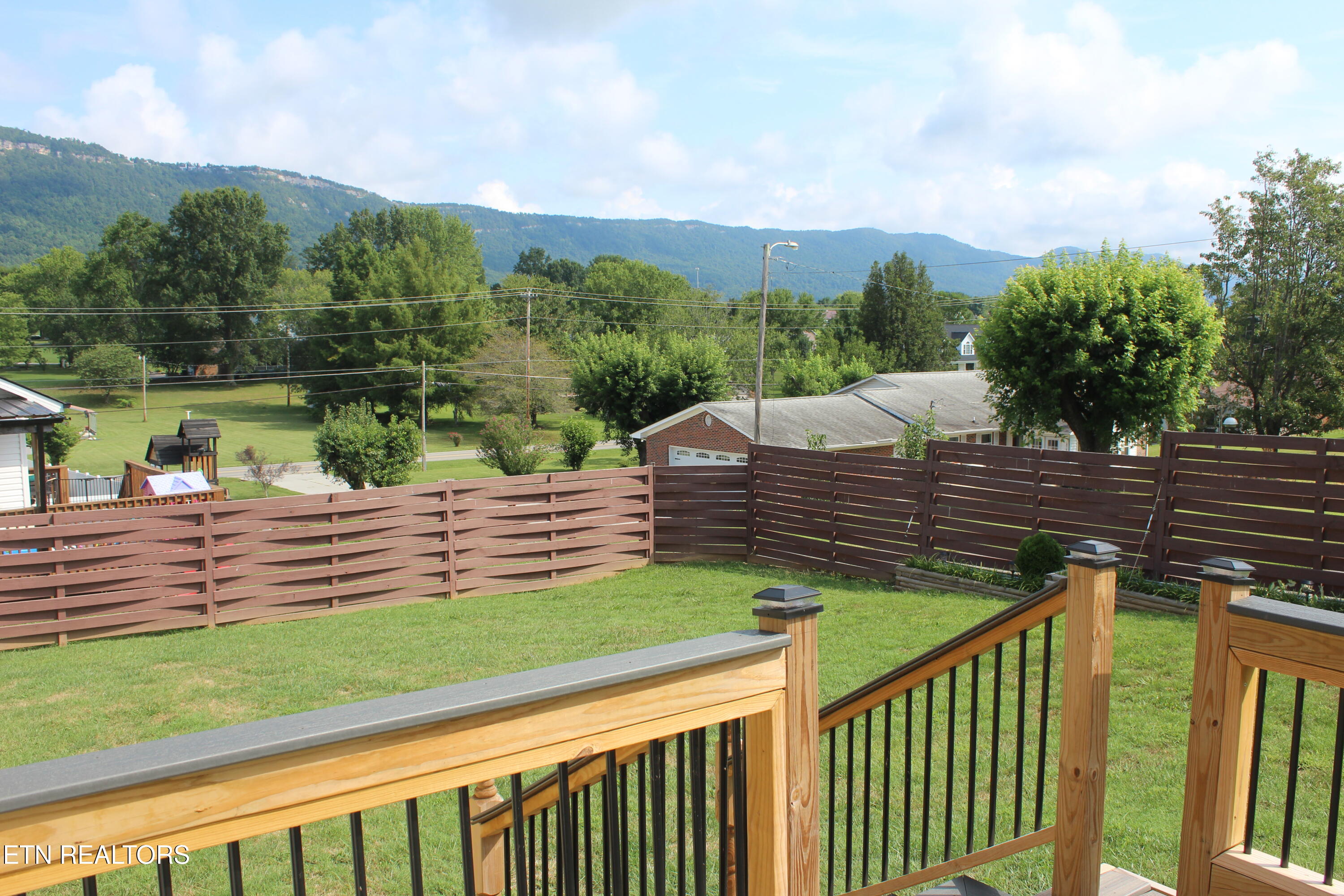 125 WEST Drive, LaFollette