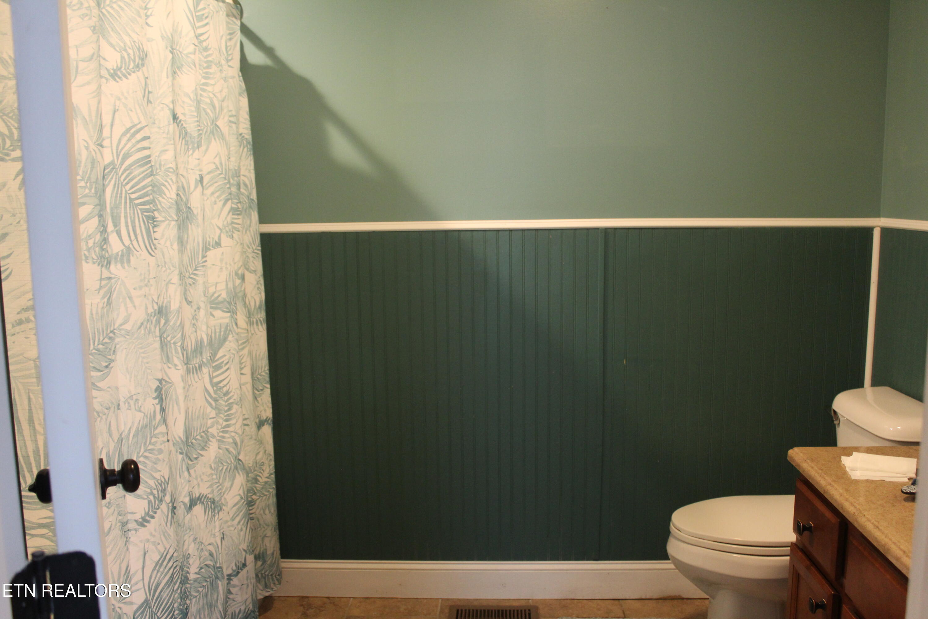 125 WEST Drive, LaFollette