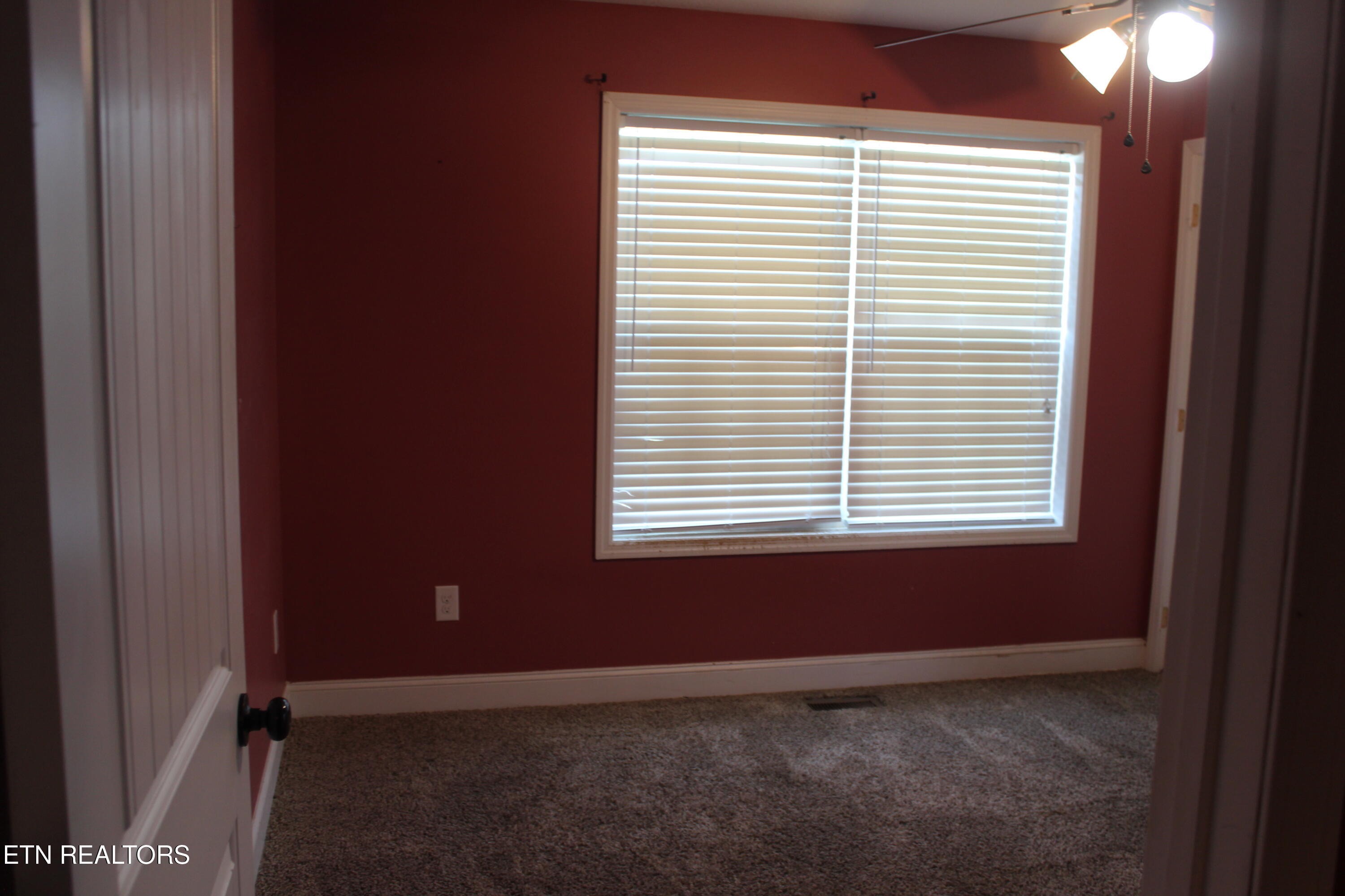 125 WEST Drive, LaFollette