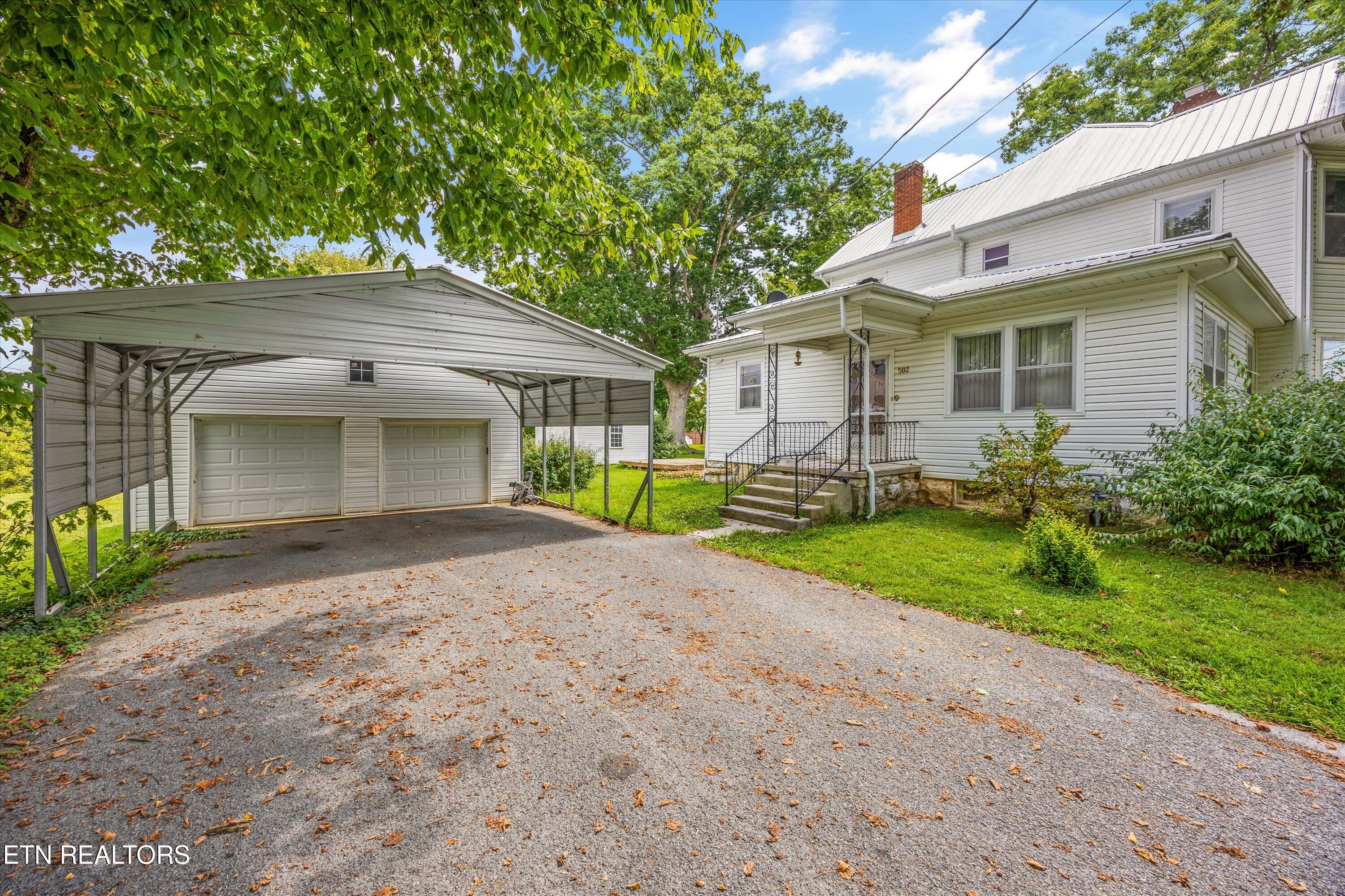 502 Main St