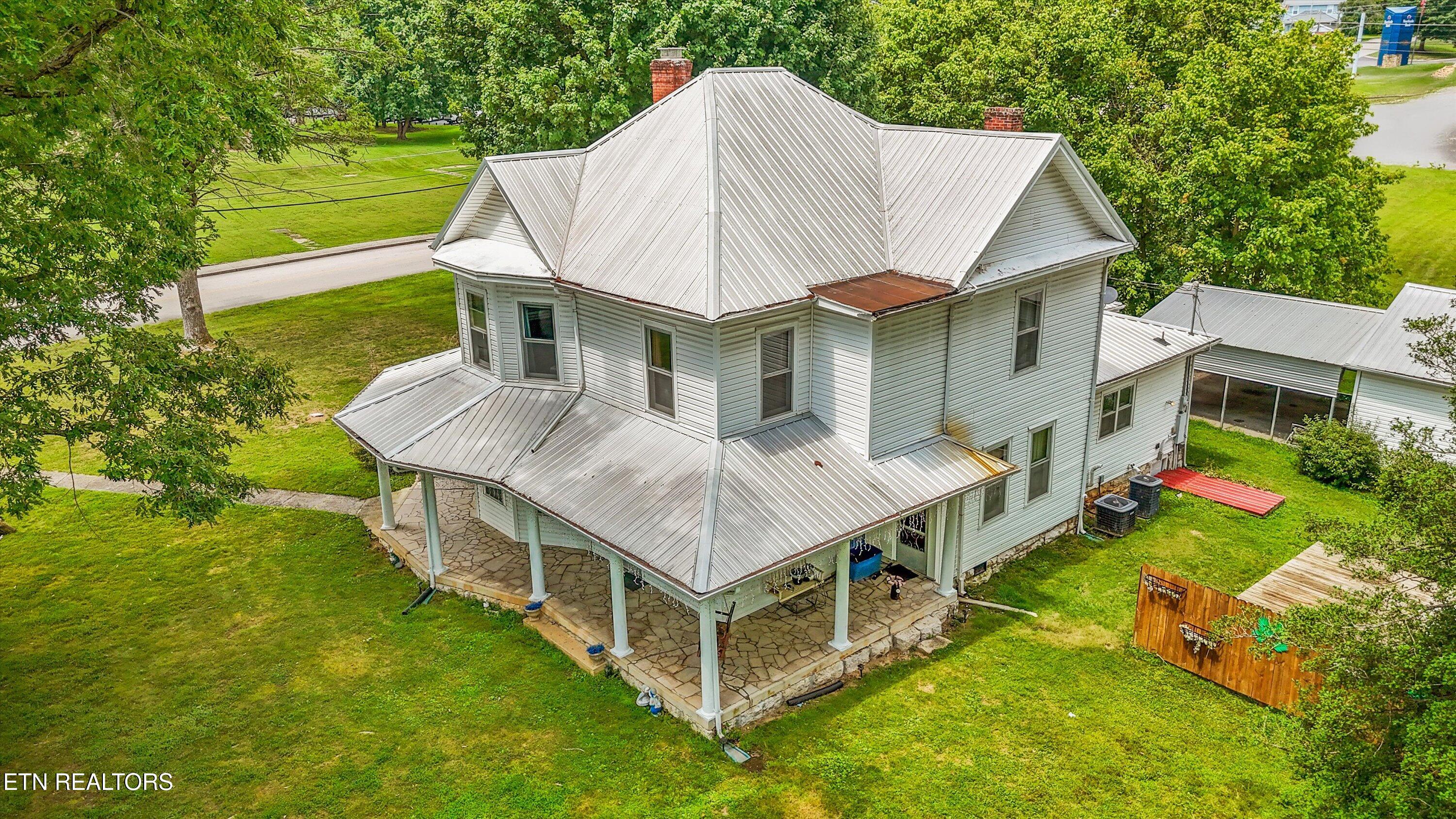 502 Main St