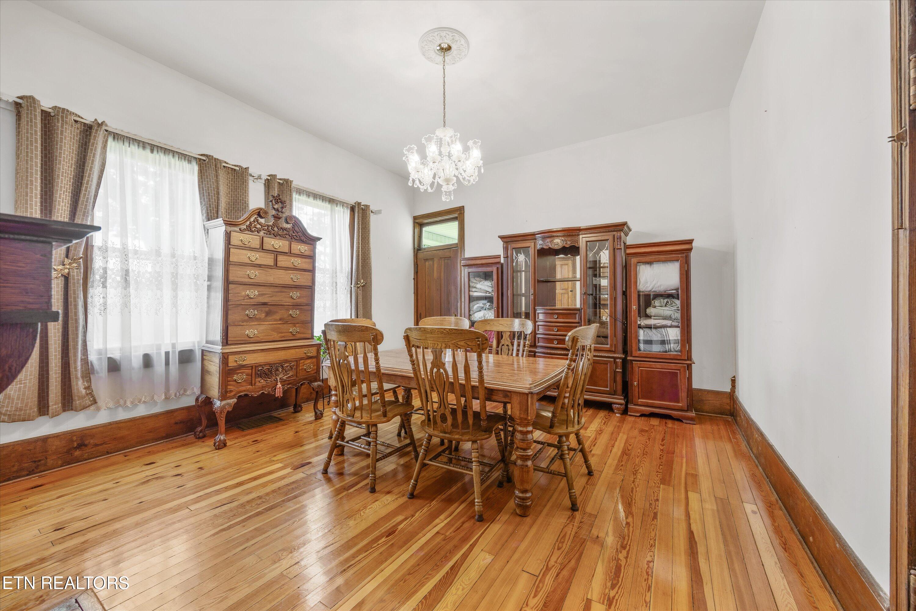 502 Main St