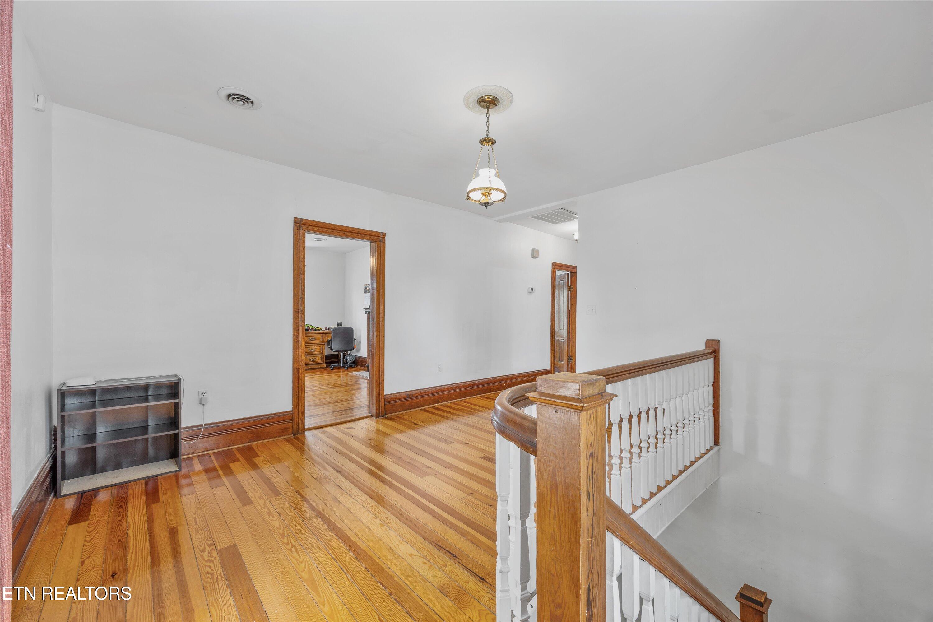 502 Main St