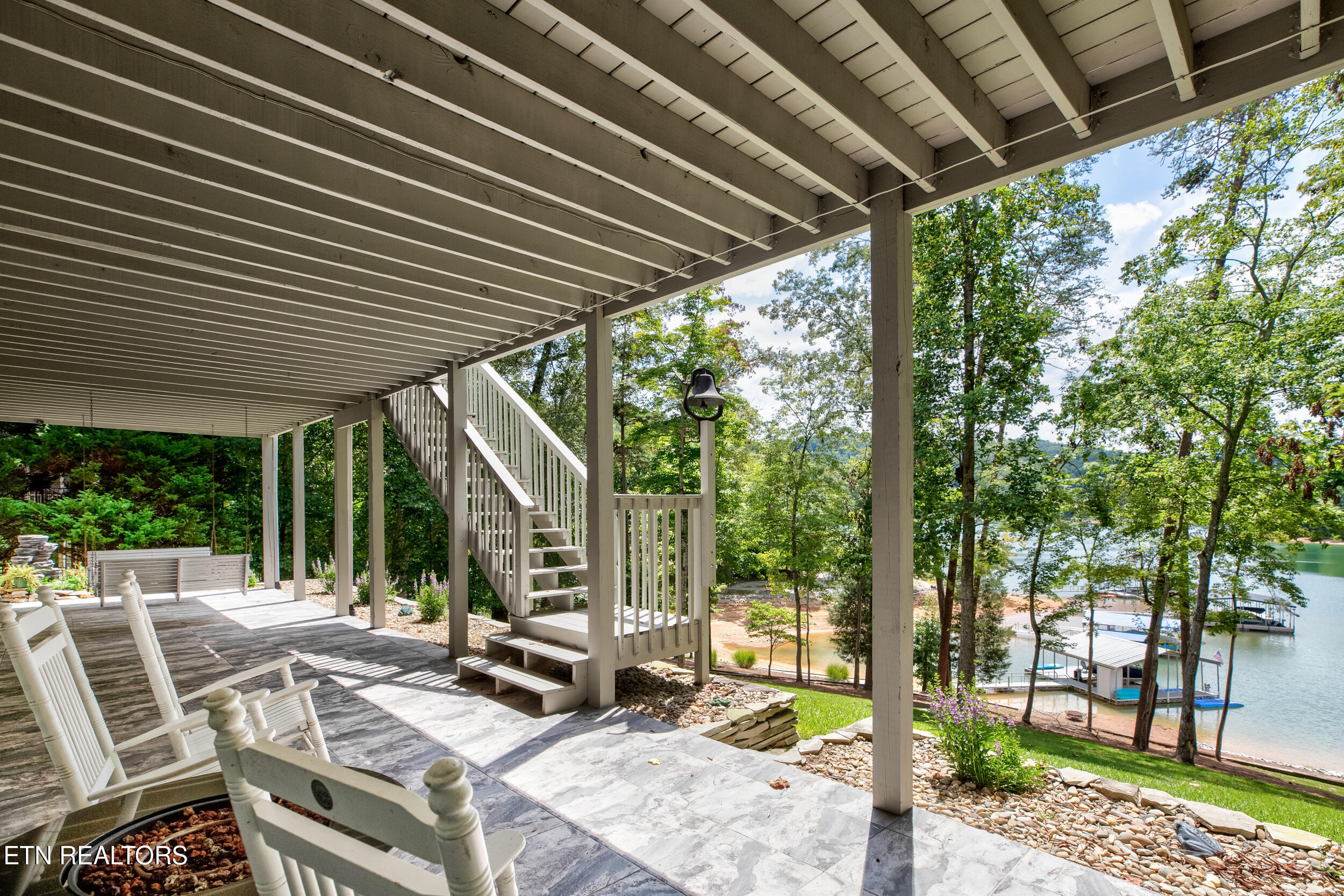 961 Foxridge Lane