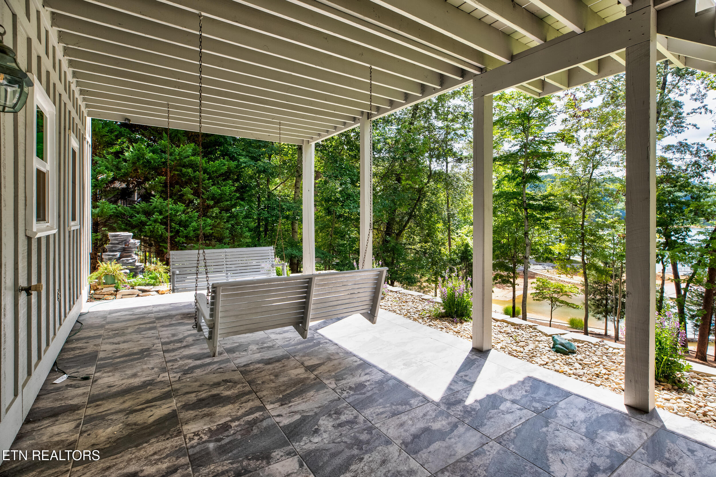 961 Foxridge Lane