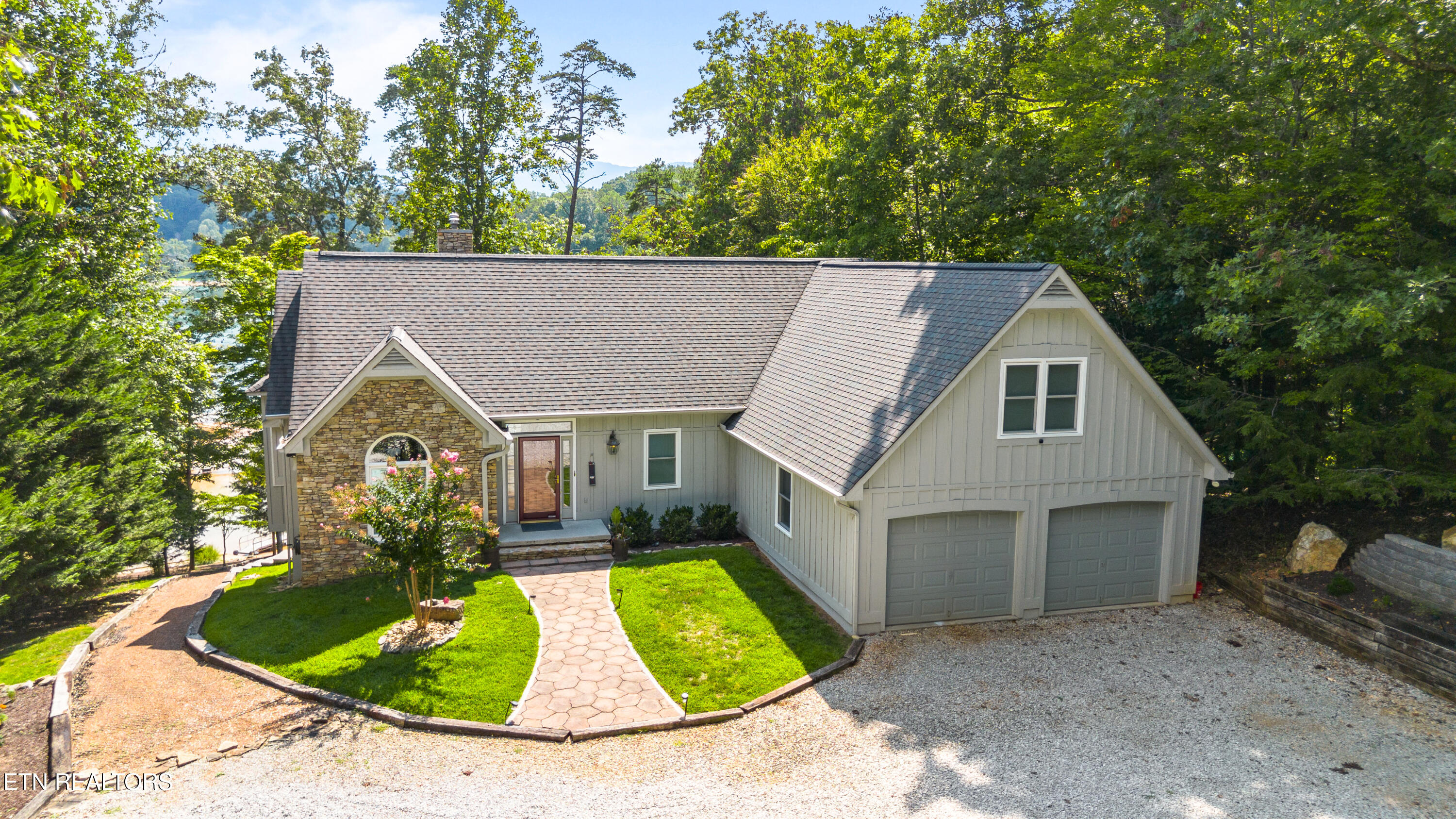 961 Foxridge Lane