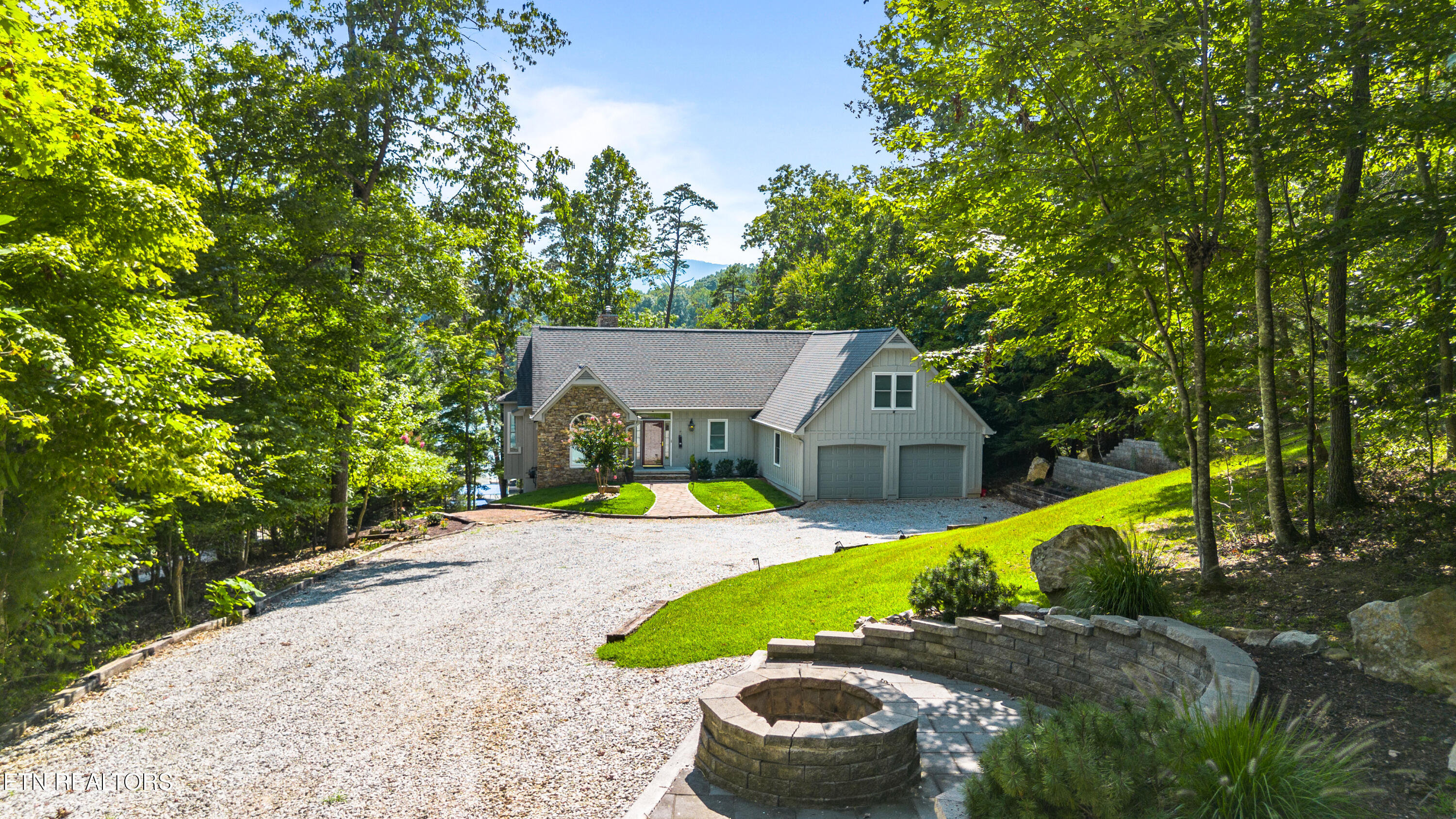 961 Foxridge Lane