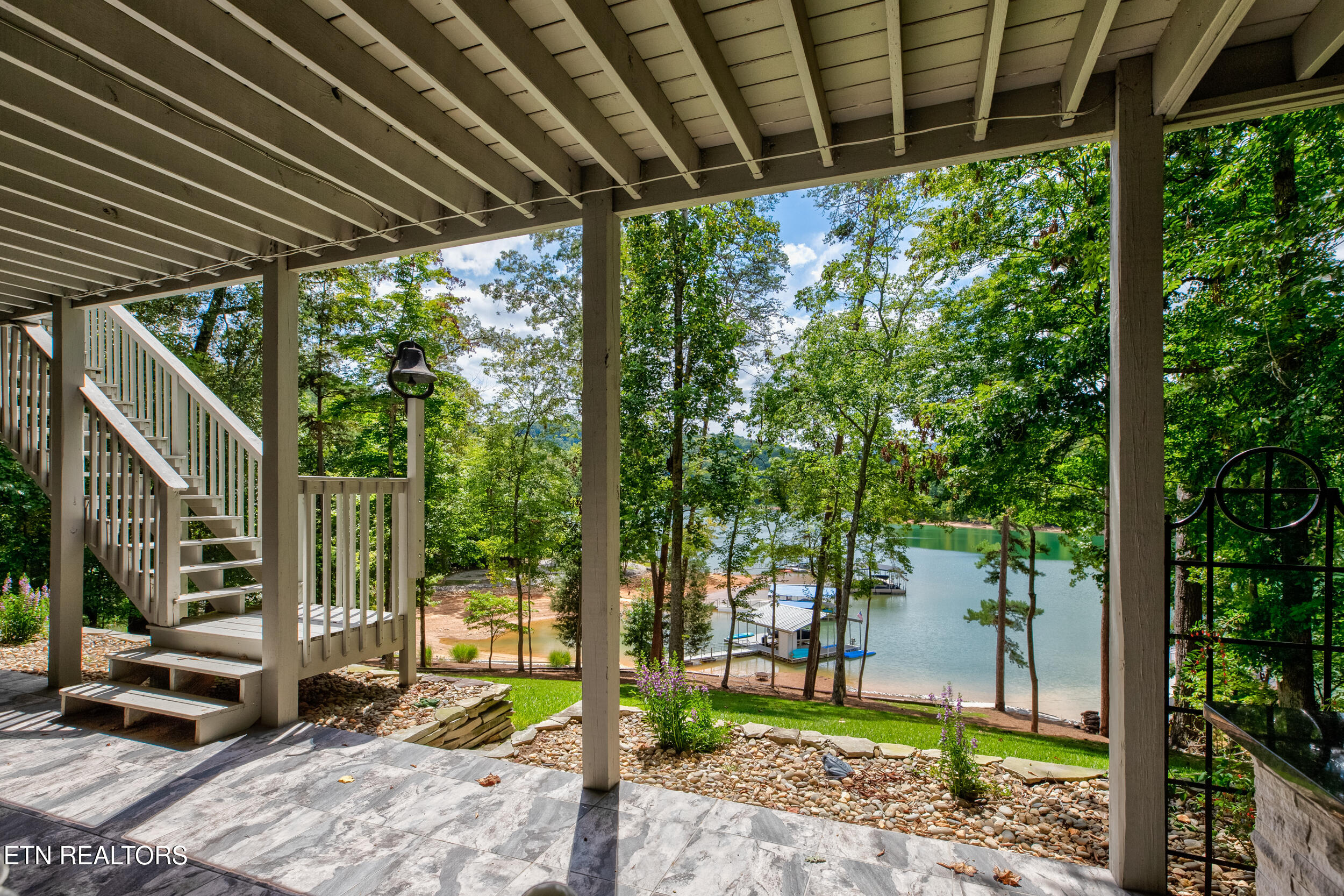 961 Foxridge Lane