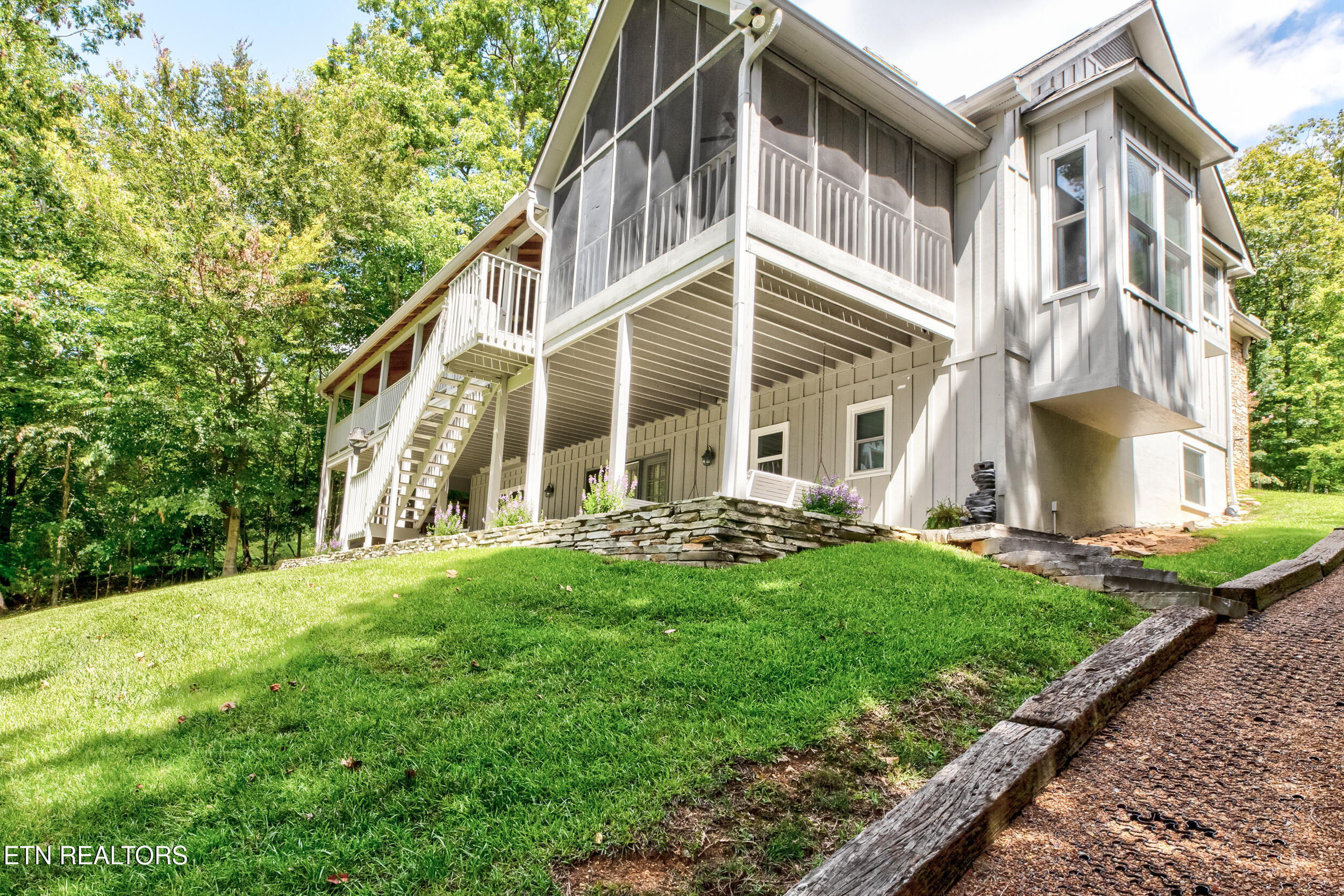 961 Foxridge Lane