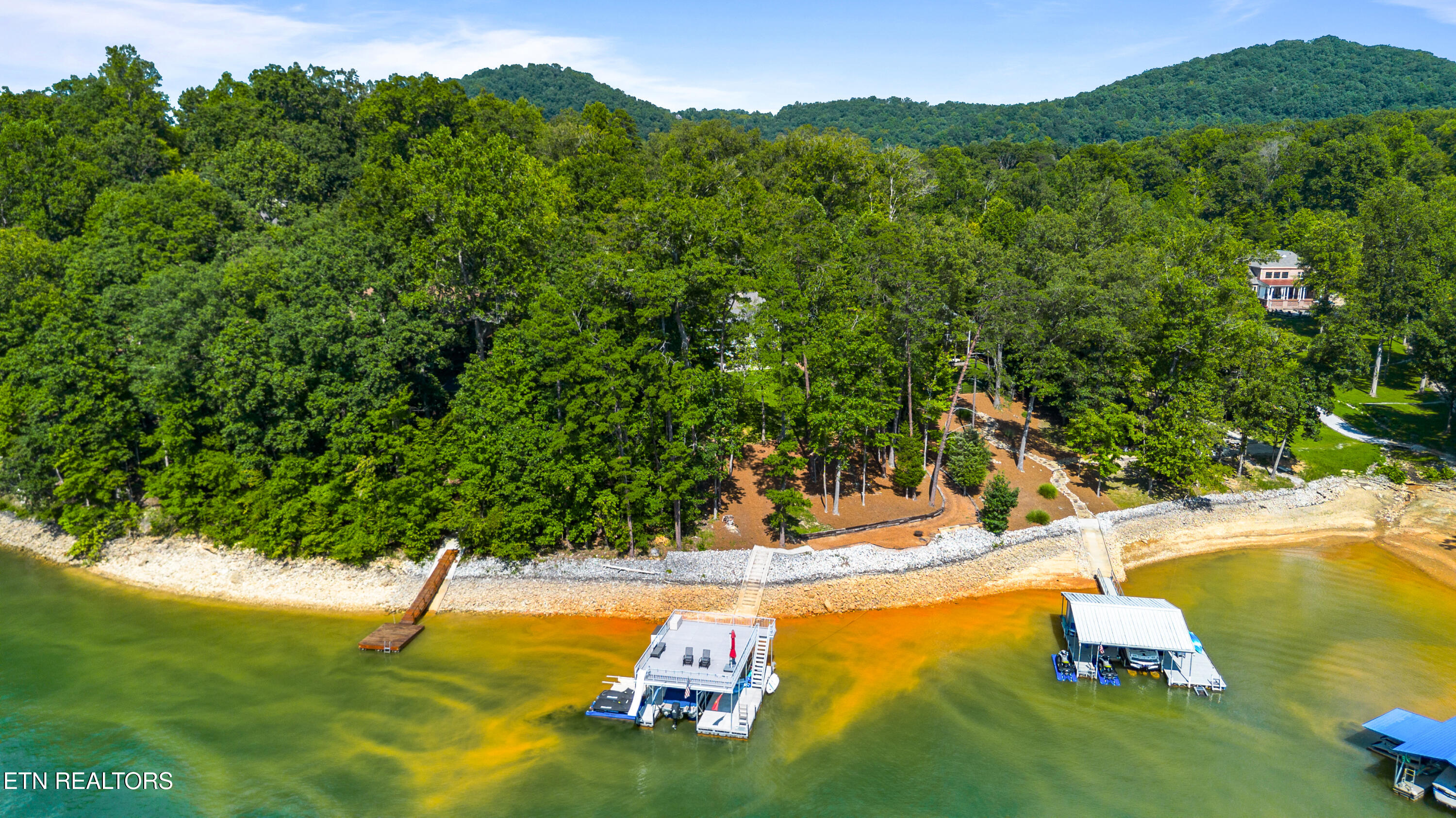 961 Foxridge Lane