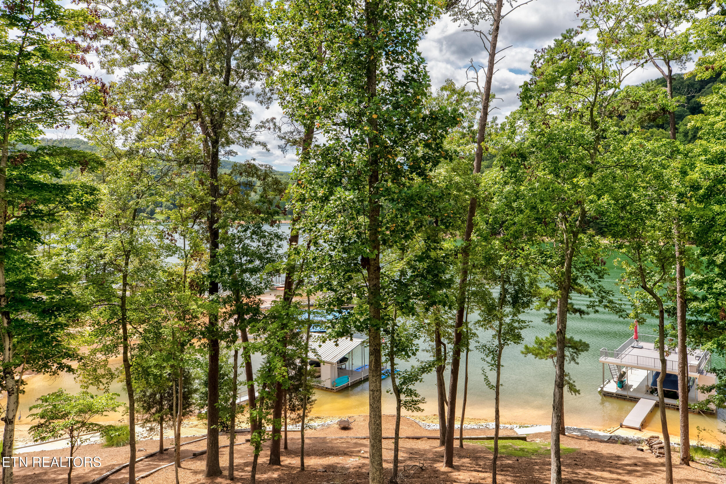 961 Foxridge Lane