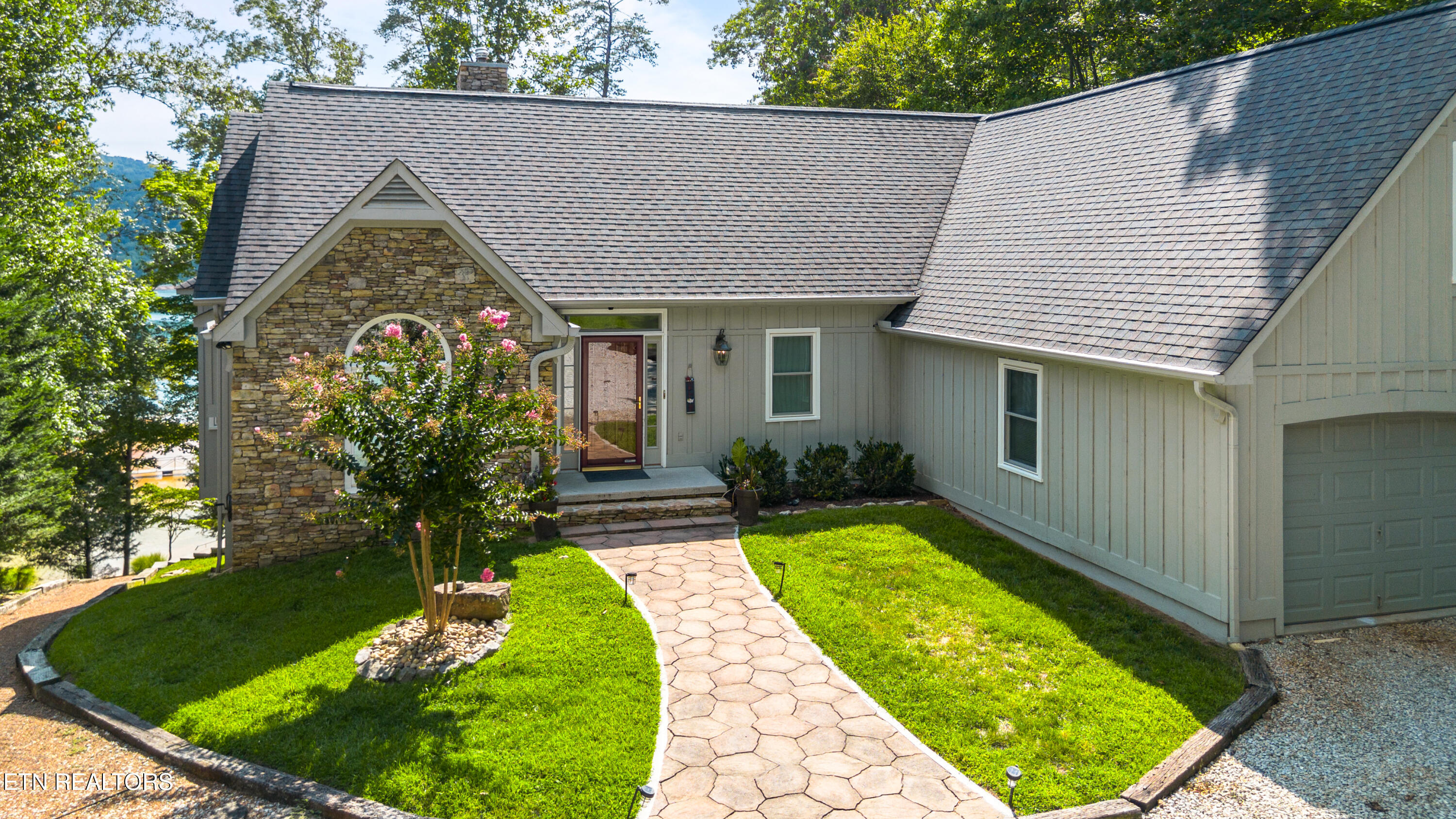 961 Foxridge Lane