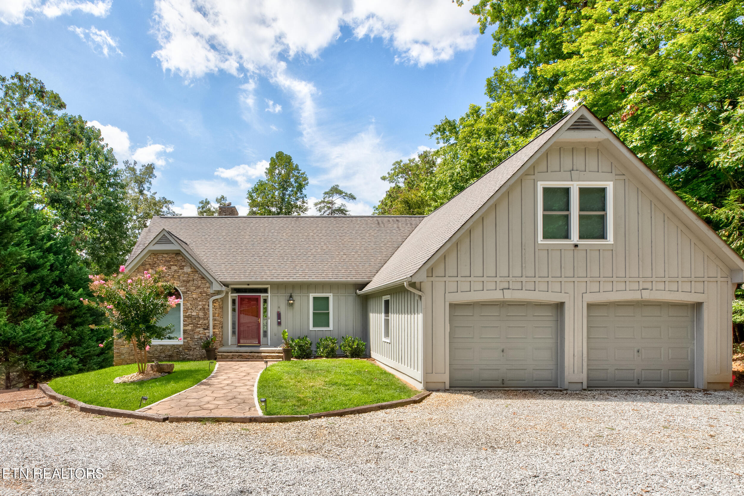 961 Foxridge Lane