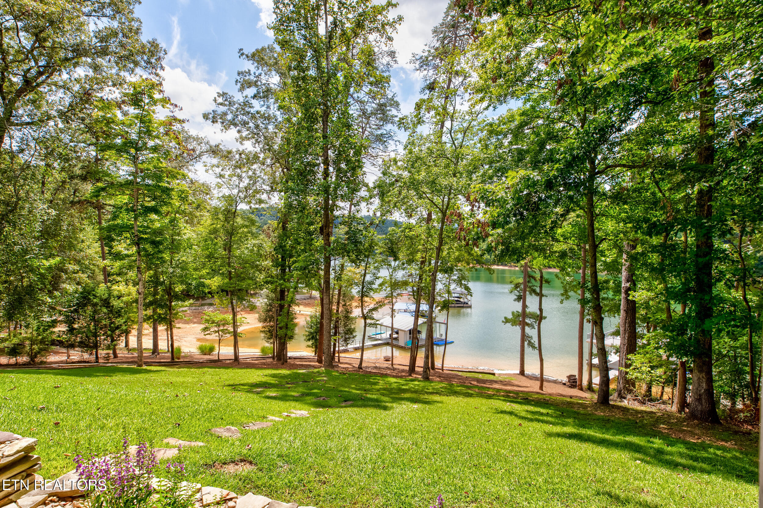 961 Foxridge Lane