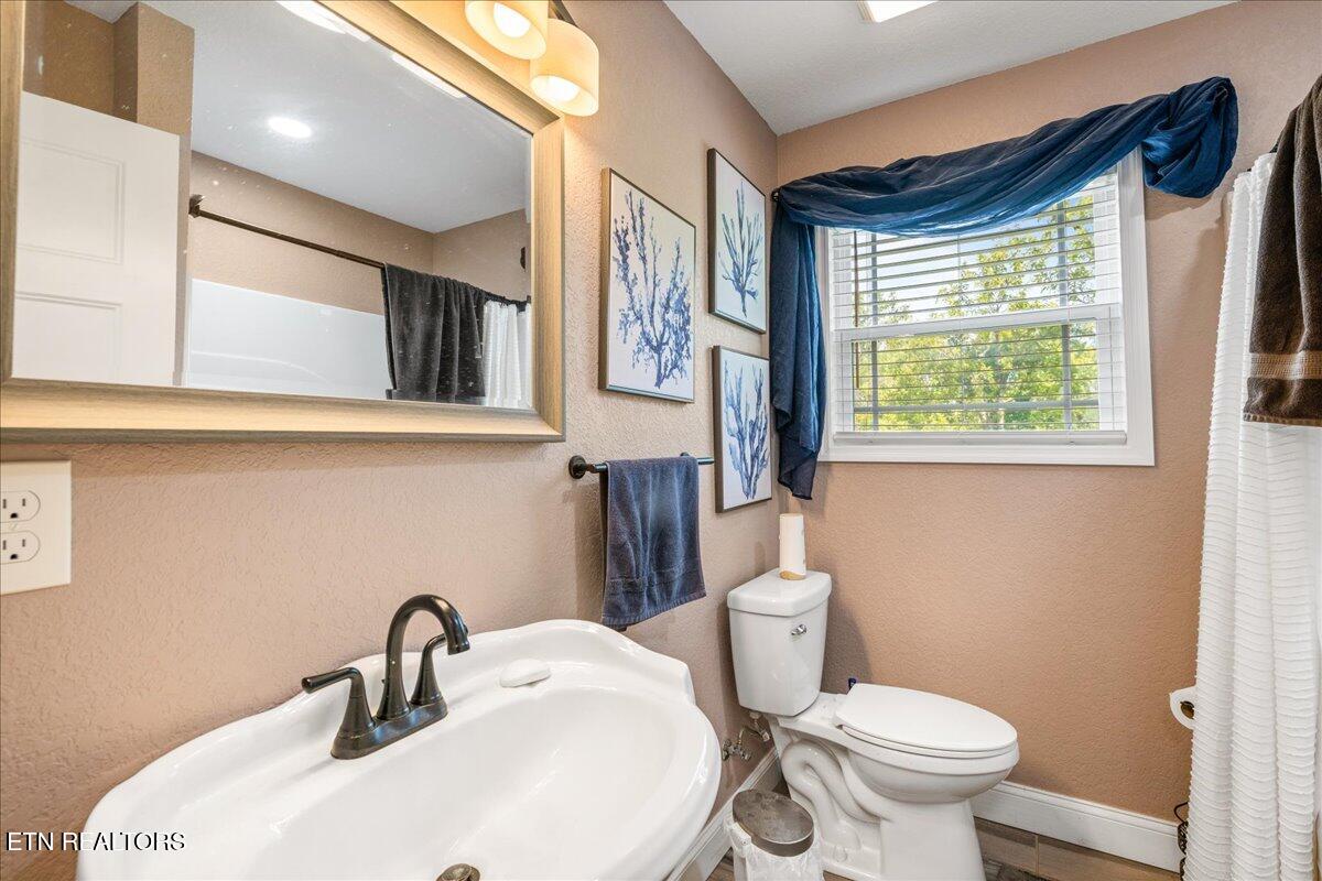111 Mckinney Rd, LaFollette