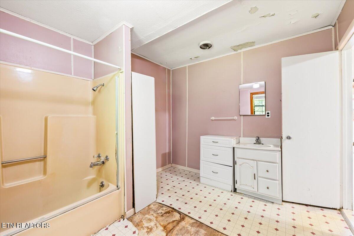 509 E Forrest St, LaFollette