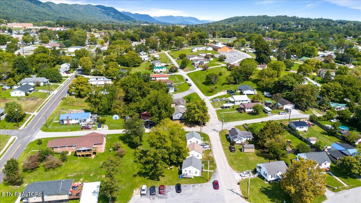 411 E Chestnut St, LaFollette