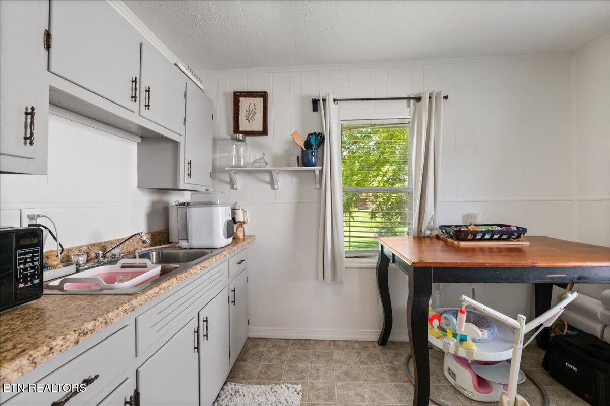 411 E Chestnut St, LaFollette