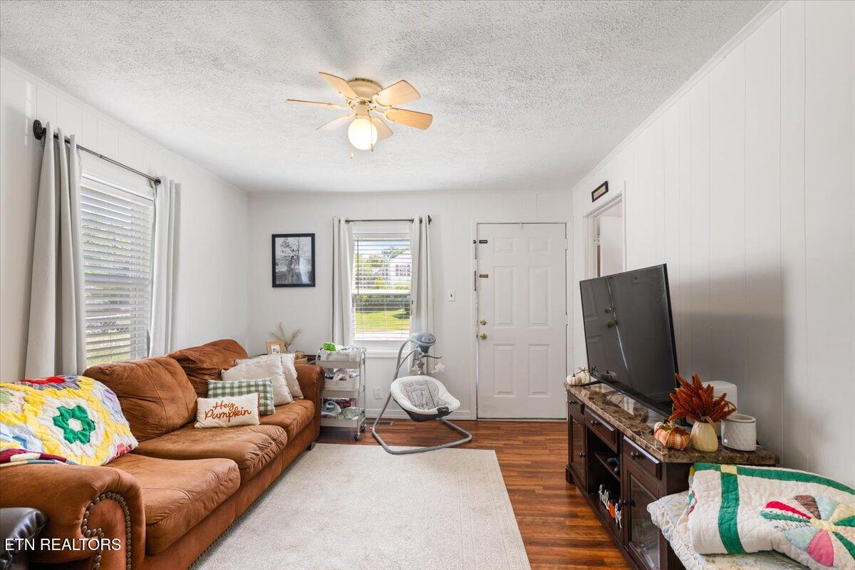 411 E Chestnut St, LaFollette