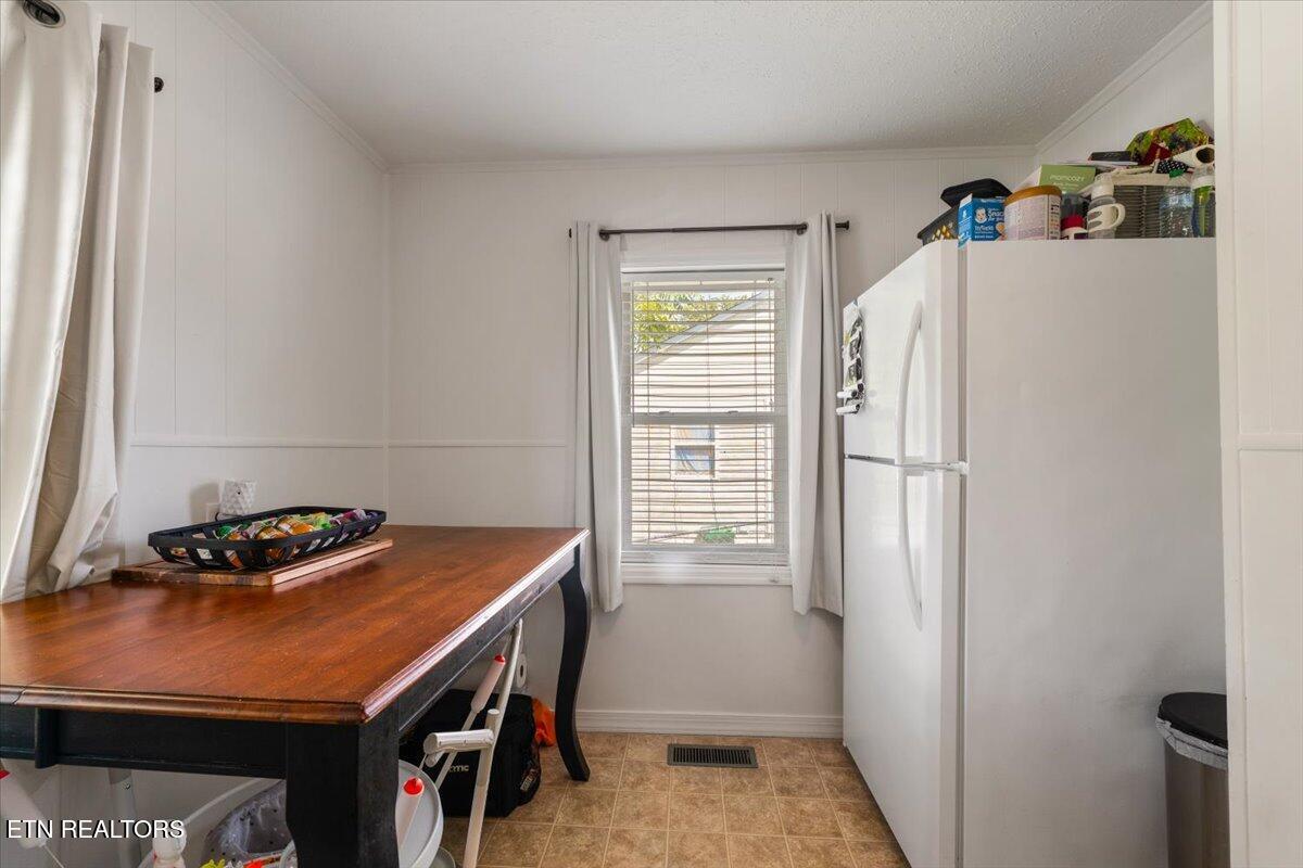 411 E Chestnut St, LaFollette