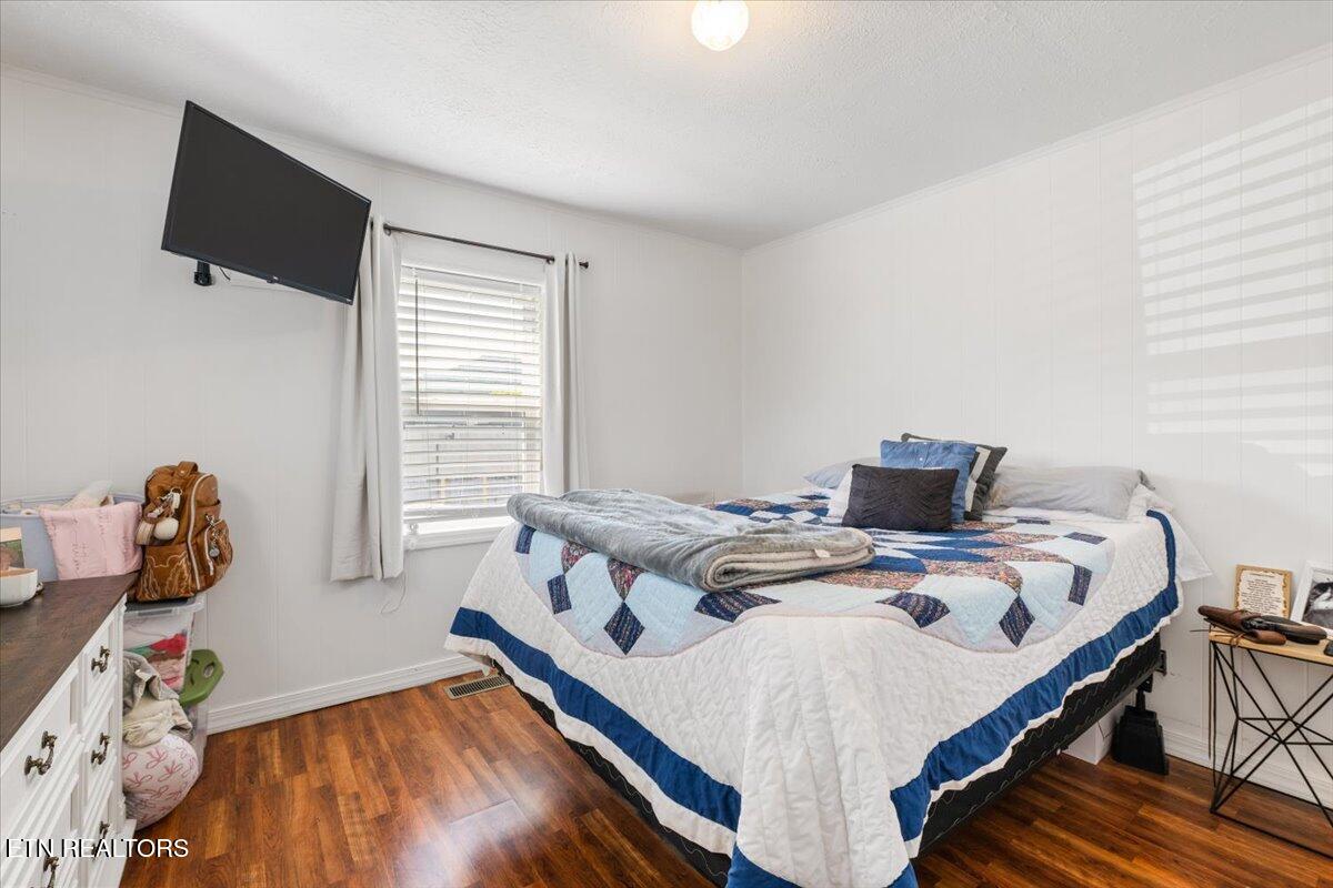 411 E Chestnut St, LaFollette