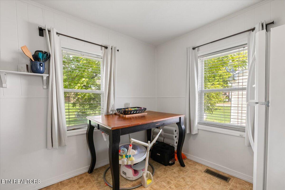 411 E Chestnut St, LaFollette