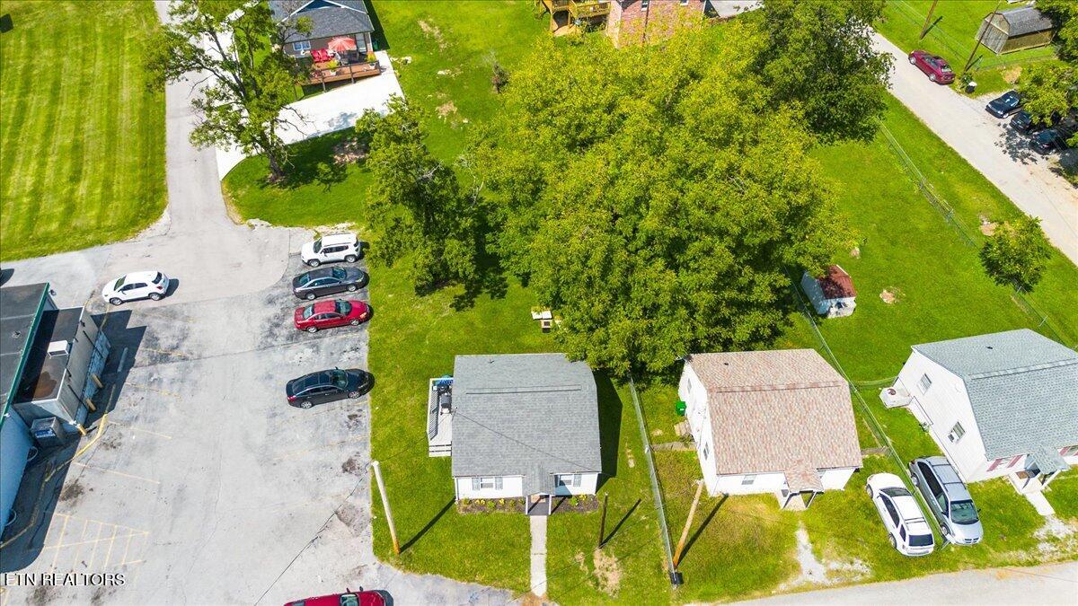 411 E Chestnut St, LaFollette